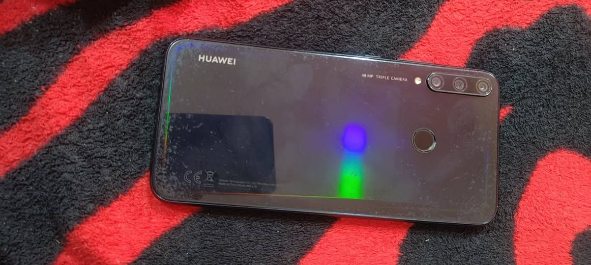 متاح للبيع شلع كلهم ٤ موبايلات واكو موبايل ٥ مطفي هم وياهن هدية ثنين موبايلات قديمات 150 الف شلع كلهم

***********

كل الاجهزة شغالة ما عدة الي ذكرته فقط شاشه يتبدل 

مكاني بغداد
