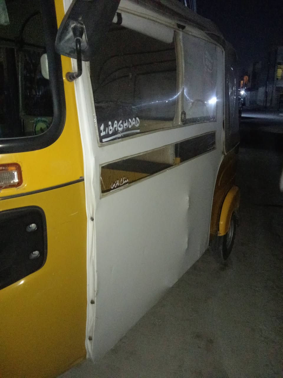 تكتك واحد وعشرين لبيع شهر 1اوراق 
771 057 1207
