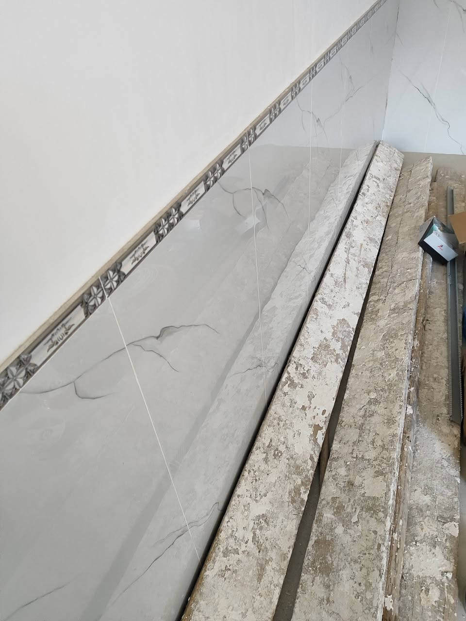 السلام عليكم
سكله للبيع أربع ابراج ثقيل متر ونص+رابات خشب+دريل تفليش+خمس براميل حديد وبلاستك +صندوق ماطور دفن+غربيل +صطلين زفت وطوس عمل +
 للأتصال على الرقم ***********
