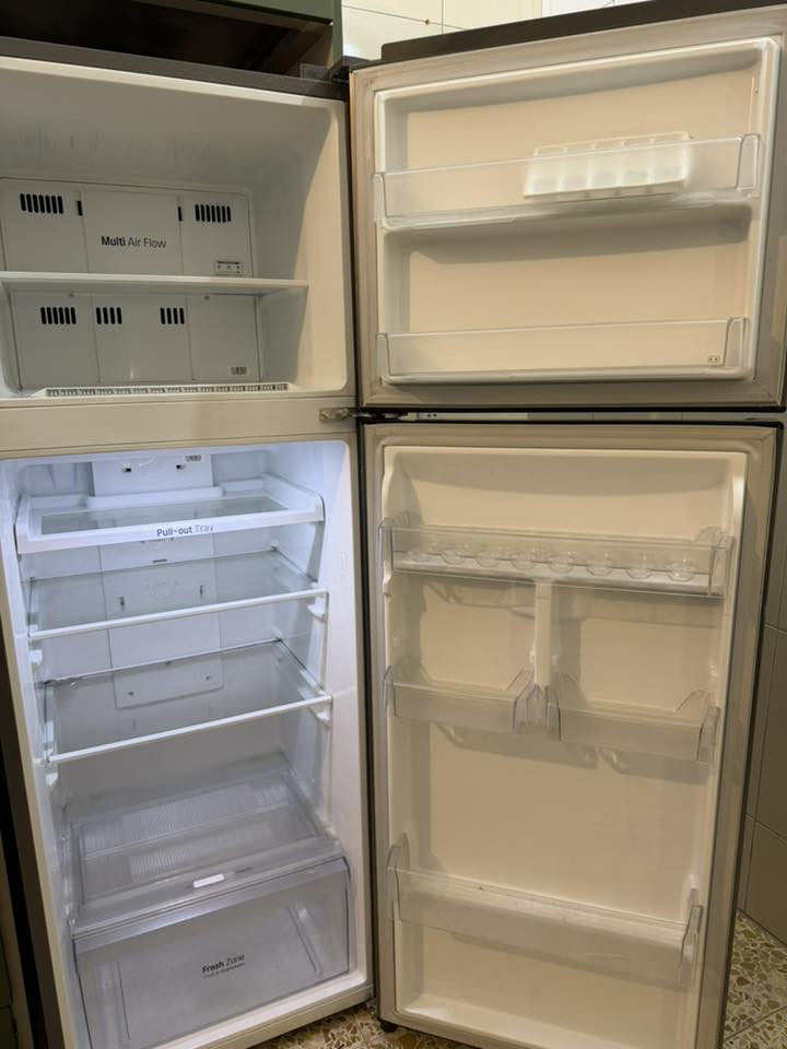 تحية طيبة 
ميز تلفزيون مع ميز وسطي من هوم سنتر تركي نفس الشكل 
السعر للقطعتين مع بعض
150 الف
ثلاجة ال جي انتفيرتر تبريد هواء 275 الف ضمان الماطور 10 سنوات من ال جي
بغداد حي تونس 
للتواصل عن طريق الواتساب
***********
شكرا جزيلا
