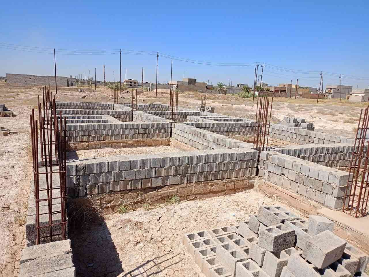 للبيع
نصف قطعة ارض ١٢٥ متر واجه ٥ نزال ٢٥ 
طابو صرف تحتوي على رفت وخريطة جاهزة تجارية على شارع الكهرباء الرئيسي 
مكان الارض ديالى قرب مجمع الغالبية السكني 
رقم صاحب الارض 
***********
