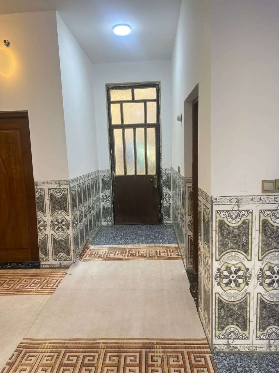 بيت للبيع مساحة لبيت ٣٣٨متريتكون لبيت من غرفتين نوم صلة استقبال او مطبخ حراري او بارد صحيات داخل او خارج موقع لبيت خلف مطعم درع ابو لمشويات ستفسار على هذا رقم الهاتف ***********
