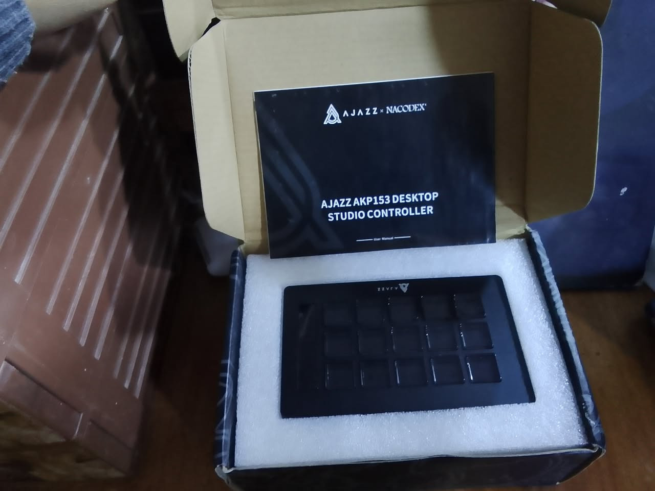 السلام عليكم، تريد شيء عالمي ورخيص؟ وصل جهاز Ajazz AKP153، لوحة تحكم ذكية للبث والمونتاج بـ 15 زر LCD لتنفيذ المهام بضغطة واحدة، مع بكرة تحكم وشاشة لعرض حالة الجهاز.
​السعر: 80,000 دينار
توصيل: 6,000 دينار


**إذا كنت صاحب هذا الإعلان وتريد حذفه لأي سبب، رجاءا أرسل رسالة إلى الدعم الفني**