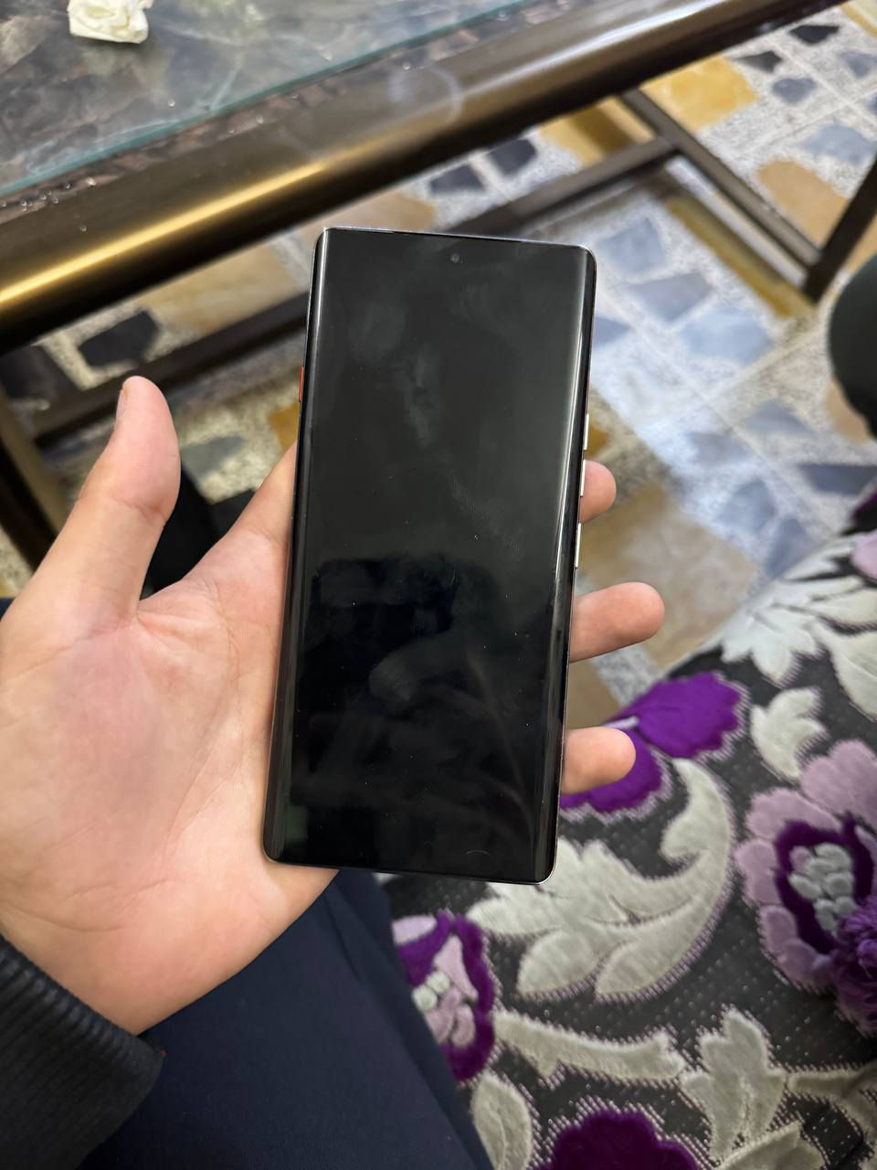 السلام عليكم .... تكنو كامون 40برو 5G صارلو شهر من مستخدم للمراوس ب أيفون 11  أو 13 عادي يكون مبدل ضهر أو بطارية للتواصل خاص أو *********** متوفر واتساب
