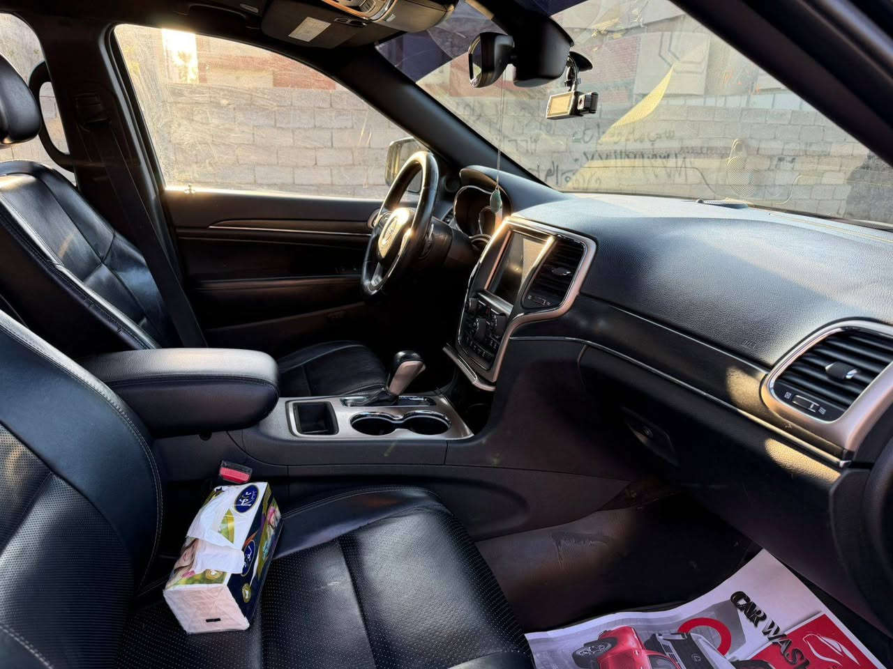 السلام عليكم
جيب 2017 وارد امريكي
رقم بغداد بأسمي
بدون ايرباك صبغ جاملغ خلفي فقط وصور الحادث بالمنشور 
محرك 6
لمتد فول مواصفات 
بانوراما
بصمة تشغيل 
بصمة ابواب
تشغيل عن بعد
جنطة كهرباء
تبريد قطعتين
كشنات كهرباء 
كشنات جلد تدفئة وتبريد
تحكمات ستيرن
تدفئة ستيرن
شاشة وكاميرا بلادي 
ارضية مغلفة جلد
السعر 215
مكان السيارة بغداد
للأستفسار : ***********
