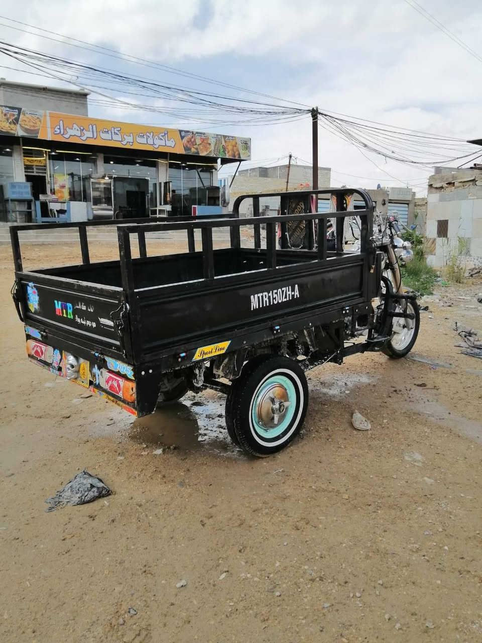 السلام عليكم سته للبيع موديل 20 اوراق اصولي مكينه 25 طلع الشمس شادينها مكان نجفرمقفوله برغمه عايزه خير من الله احلى من الصور***********
