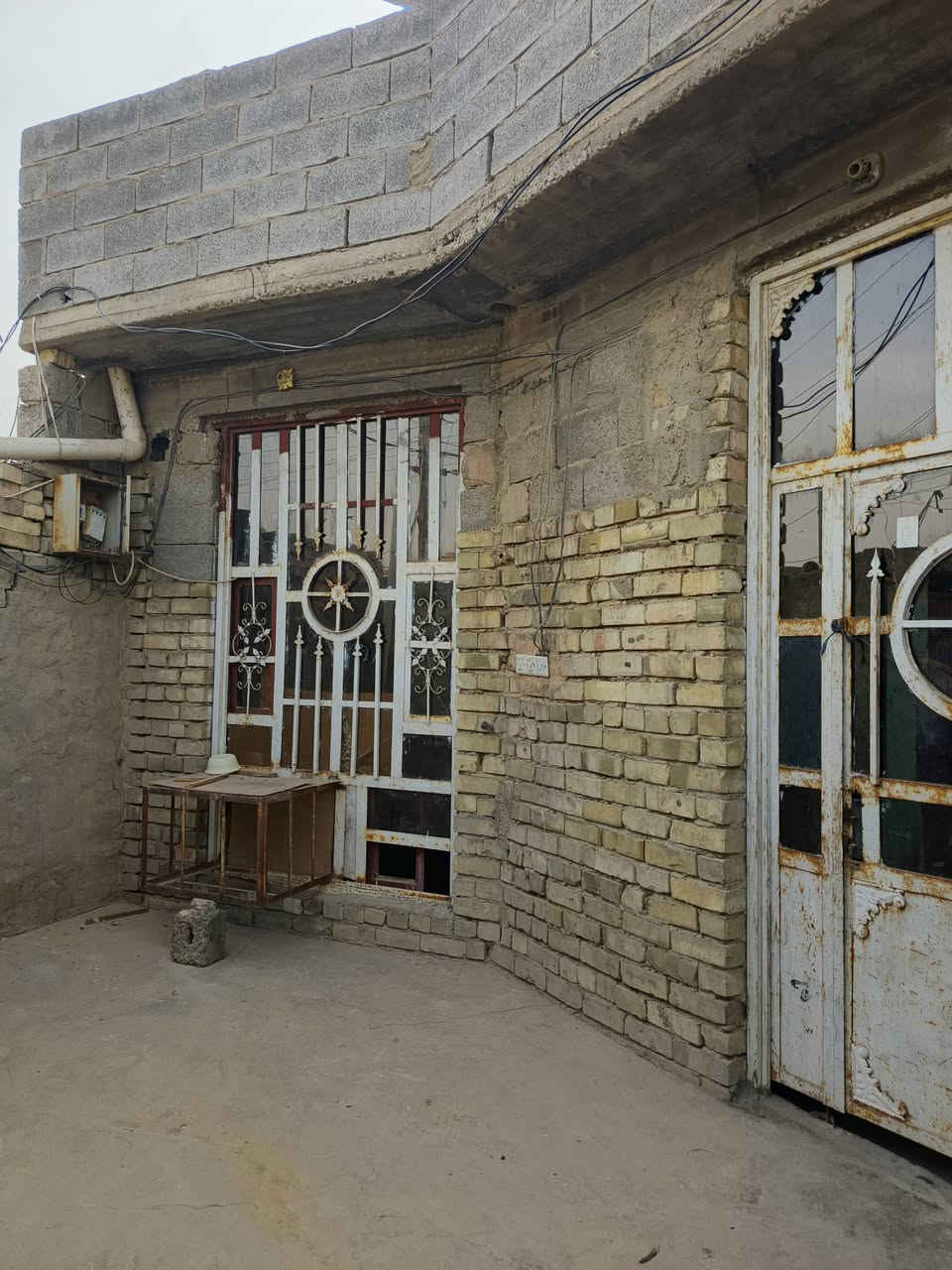 سلام عليكم بيت للبيع طابو في منطقه النهروان 100 متر في شارع الضغط البيت طابوق وسط كلشي بي كامل الخاص مفتوح *********** الشراي بخير ويدلل
