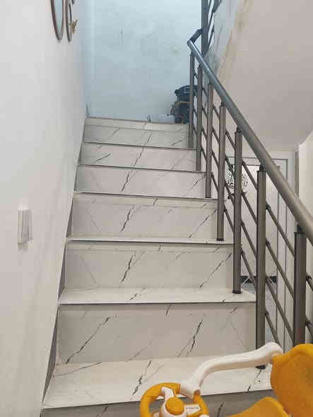 السلام عليكم ورحمه الله وبركاته
بناء جناي مو مقاول ع ايده الرجال باني  
الدار لبيع زراعي سند 25 قرار محكمة 
المساحه 55 متر واجه 5 متر النزال 11 متر
بناء سنة 2024
شغل درجه أوله بناء جناي يتكون من غرفه وصاله ومطبخ وصحيات بناء طابوق أساس وسقف صب مركزي السطح مطبك شتايكر البيت عالي عن الشارع 
العنوان النجف الاشرف الكوفه علوة الفحل قرب شارع عشره 
منطقه كامله ماء كهرباء خط سيارة نفرات لكوفه مدارس اهليه مستوصف انترنت خط سيارات نقل الطلاب سيارة نفيات 
السعر المطلوب 35 مليون معه المجال  
الاستفسار  رقم صاحب الدار ***********  بي وتساب
