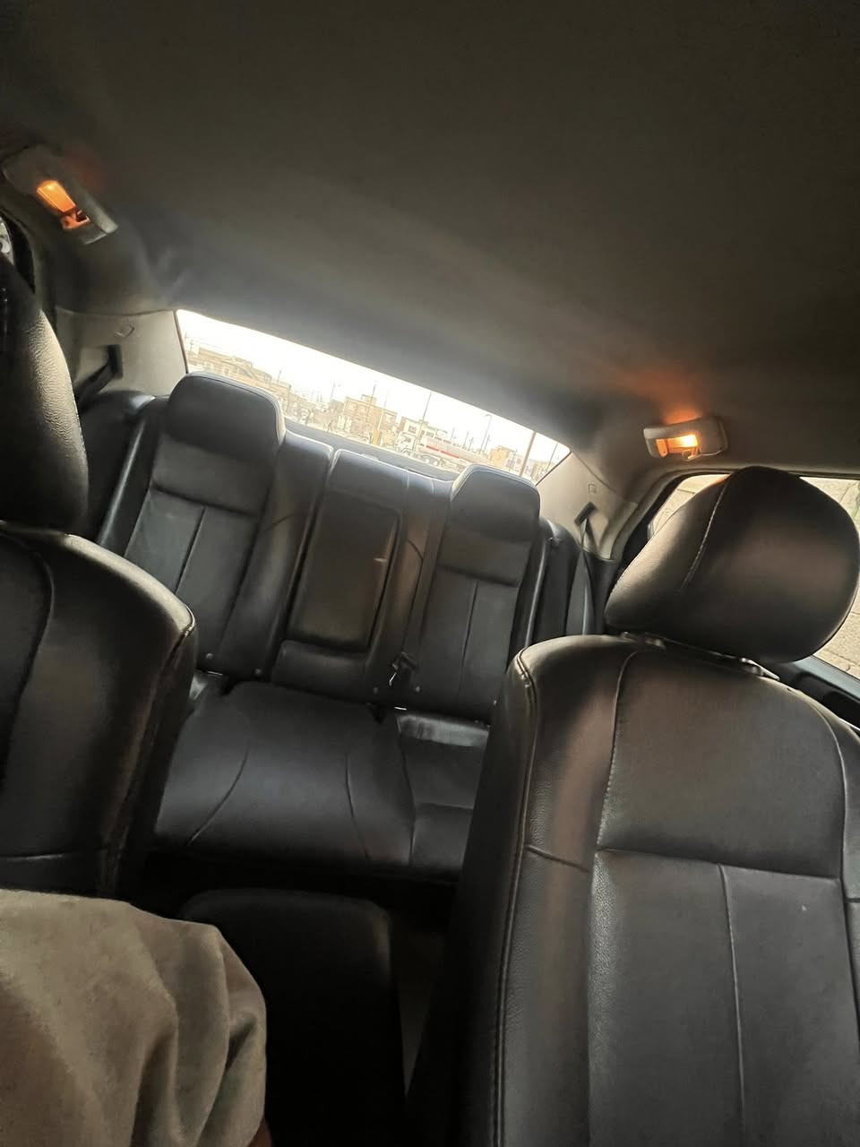 السلام عليكم كلايزلر موديل 2010     6 سلندر كشنات جلد +تخم تاير جديد +حداديه جديده +ضربه بيه بل باب صدر و جاملخ الوره  فقط  سعر 115 ورقه  قفل  رقم الهاتف.      ***********
