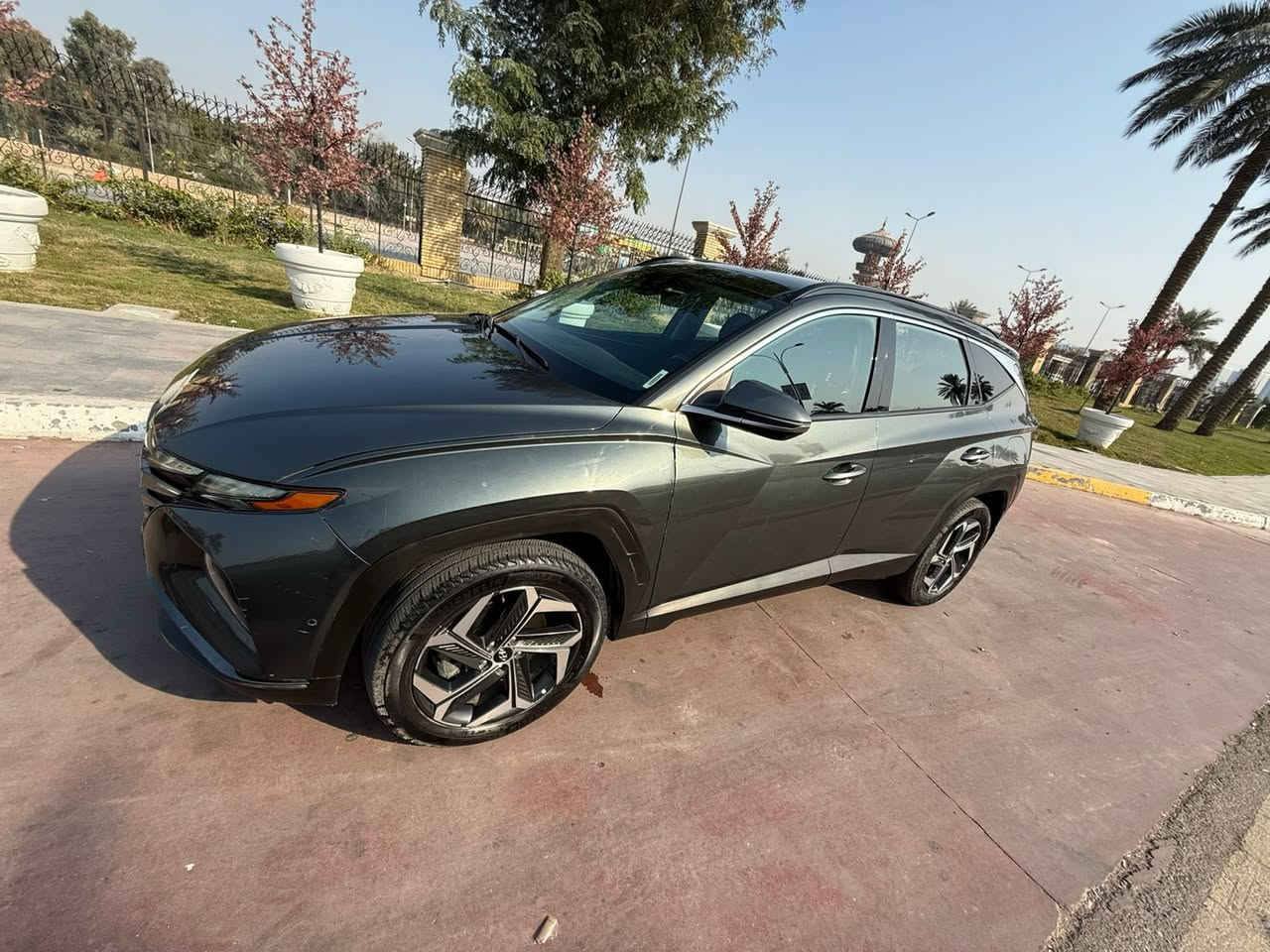 2023 ماشيه 31,000 كيلو متر وليس ميل 
مواصفات فول
بانوراما 
كشنات جلد تدفئه تبريد 
فور ويل 
خمس كامرات 
تتقدم وترجع بالريمونت 
كشنات خزن 
صندوق كهرباء 
شحن لاسلكي 
اوتو هولد
وهواي مواصفات فول السيارة 
محرك 1600T 
هايبرد 
ضررها بنيد مبدل نفس اللون 
مكانها بغداد المنصور 
واتس ***********
