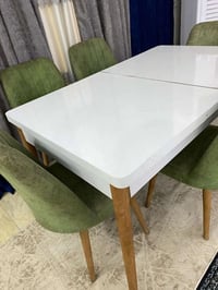 ميز طعام • نضيف • كرسي سادس ناقص براغي