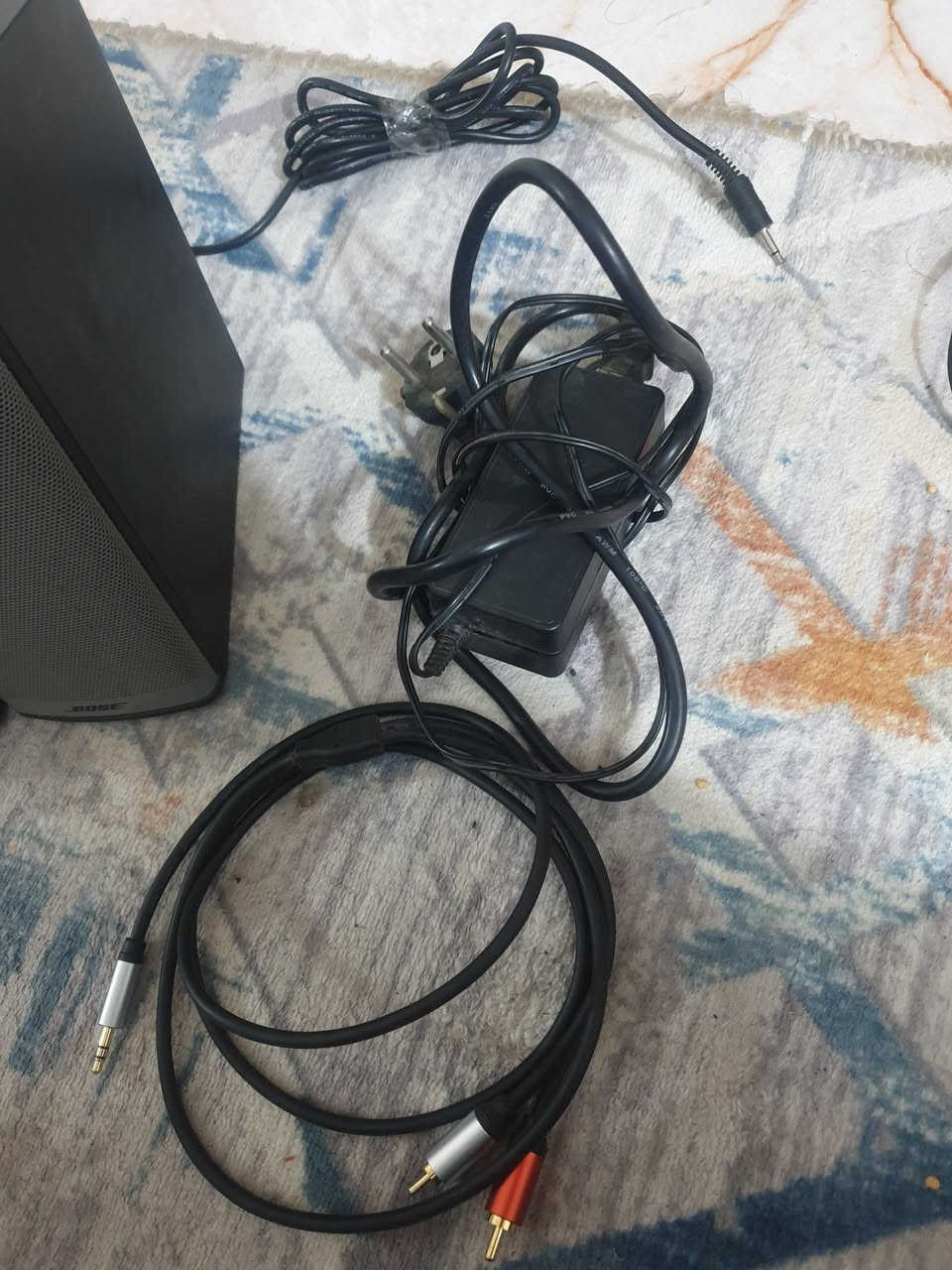 سبيكرات BOSE اصلي مع محولة وكيبل اوكس السعر ٢٥ الف مكاني بغداد الاعظمية ***********
