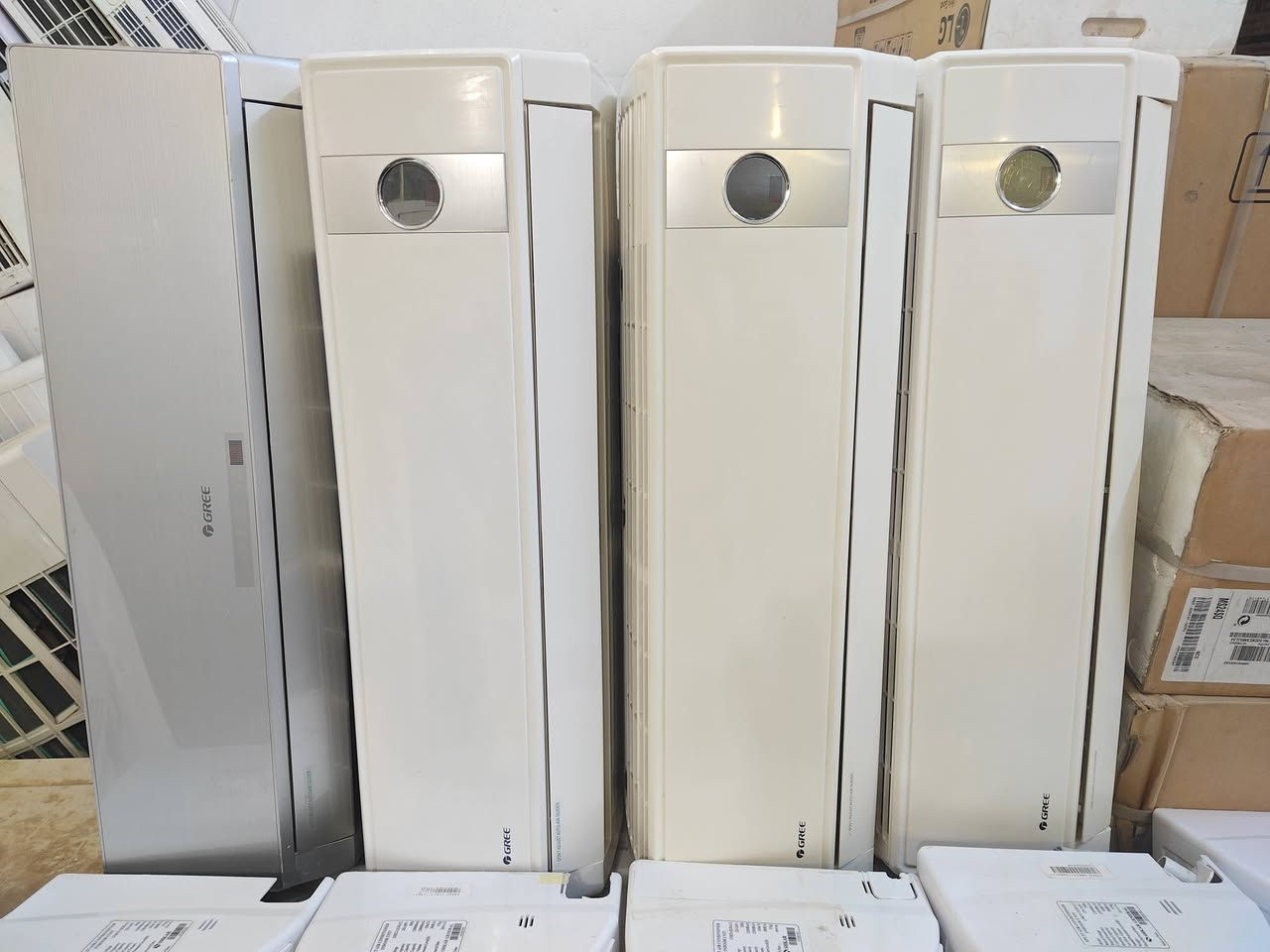 سبالت واحد طن عدد تقريبا 40جهاز 
فقط جمله ابيع
ملحقات داخليه وخارجيه وحمالات (جوكر وبيلادي) وريمونت
***********
