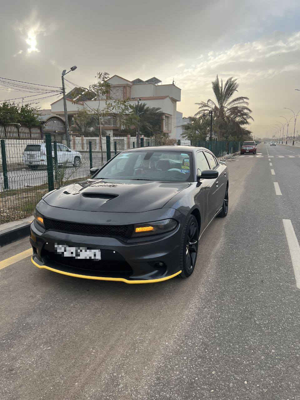 السلام عليكم
دوج جارجر 2016 اصل 
محرك 3600 v6 تو ويل
وارد كندي 
اللون : رصاصي رمادي 
رقم نجف مميز الدولي الجديد سنوية لسنة 2029 بأسمي 
المواصفات 
1 شاشة كبيرة 
2 كشنات جلد حضن 
3 تحكمات ستيرن 
4 كروز سرعة 
5 لايتات زنون +كشافات
6 كشن السائق كهرباء 
7 بصمة ابواب وجنطة 
8 كير طيارة 
9 داخل احمر واسود 
10 كامرة دوارة 
11 تو ويل 
12 قطعتين تبريد 
13 الارضية جلد احمر

تبريد + تدفئة شغالة 
السيارة وارد كندي حادثها جاملغ الامامي الايمن + البنيد وتصليح براس الشاصي الايمن  على كد 5 سم فقط 
واللغد الايمن كذلك 5سم وشرط الفحص 
الباقي من تكم وشواصي وحوض وقمارة مكفولة 
بيها صبغ بصفحة السائق اثر شخوط وجراد بدون حادث  والسونار مرفق مع الصور  وتقرير السيارة في كندا عندي كامل 
 (مكينة +غرفة كاملة +تخم تاير حجم 20 +تخم ويل اسود لامع كلها جديدة مستبدلة ) 

السعر المطلوب 158 ورقة وبيها مجال ان شاء الله 

الاستفسار خاص او على الرقم ***********

مكاني النجف الاشرف
