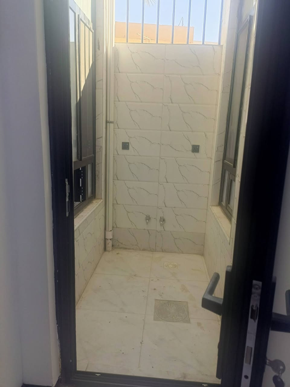 السلام عليكم توجد البيت الايجار في الرمادي قرب مطعم ريان ع شارع 40 
الهول وستقبال و مطبخ و حمام غرفه نوم٢# 
الايجار ٥٠٠
للمزيد من التفاصيل يمكنكم زيارة مكتبنا مكتب العين العقار ع شارع 40 مدخل الصوفيه الثانية 

او الاتصال على الارقام 

***********
***********

***********
