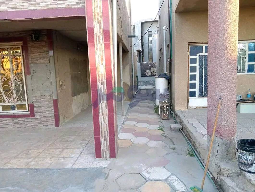 🏡 فرصة مميزة للبيع – أرض في المدائن بموقع ممتاز
للبيع أرض بمساحة 850 متر مربع في المدائن – مجاور محطة وقود المدائن، بموقع حيوي وقريب من جميع الخدمات.

✅ طابو زراعي وفق القرار 117.
✅ مشمولة بالتطويب.
✅ جميع معاملات البلدية مكتملة وجاهزة.

مواصفات العقار:

بيت بناء حديث.

بيت بناء قديم.

جميع الخدمات متوفرة: ✔️ ماء. ✔️ كهرباء. ✔️ مجاري. ✔️ إنترنت.

العقار مناسب للسكن، أو للاستثمار، أو لتقسيمه إلى عدة قطع مستقبلًا.
بس الصور قديمات 
📞 للاستفسار والمعاينة: ***********
