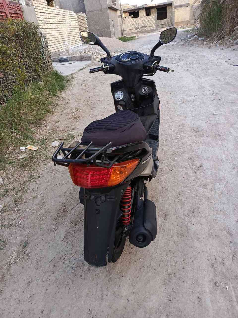 دراجة سكنس فحل نوزل خطين سكليتر شغالة نكرة سلف هندر كفرات كلة ختم واحد كهربائيات  كاملة محرك ما مفتوح الدراجة عل وكالة سعرها 575 وبيها مجال بسيط مكاني الشعلة ***********
