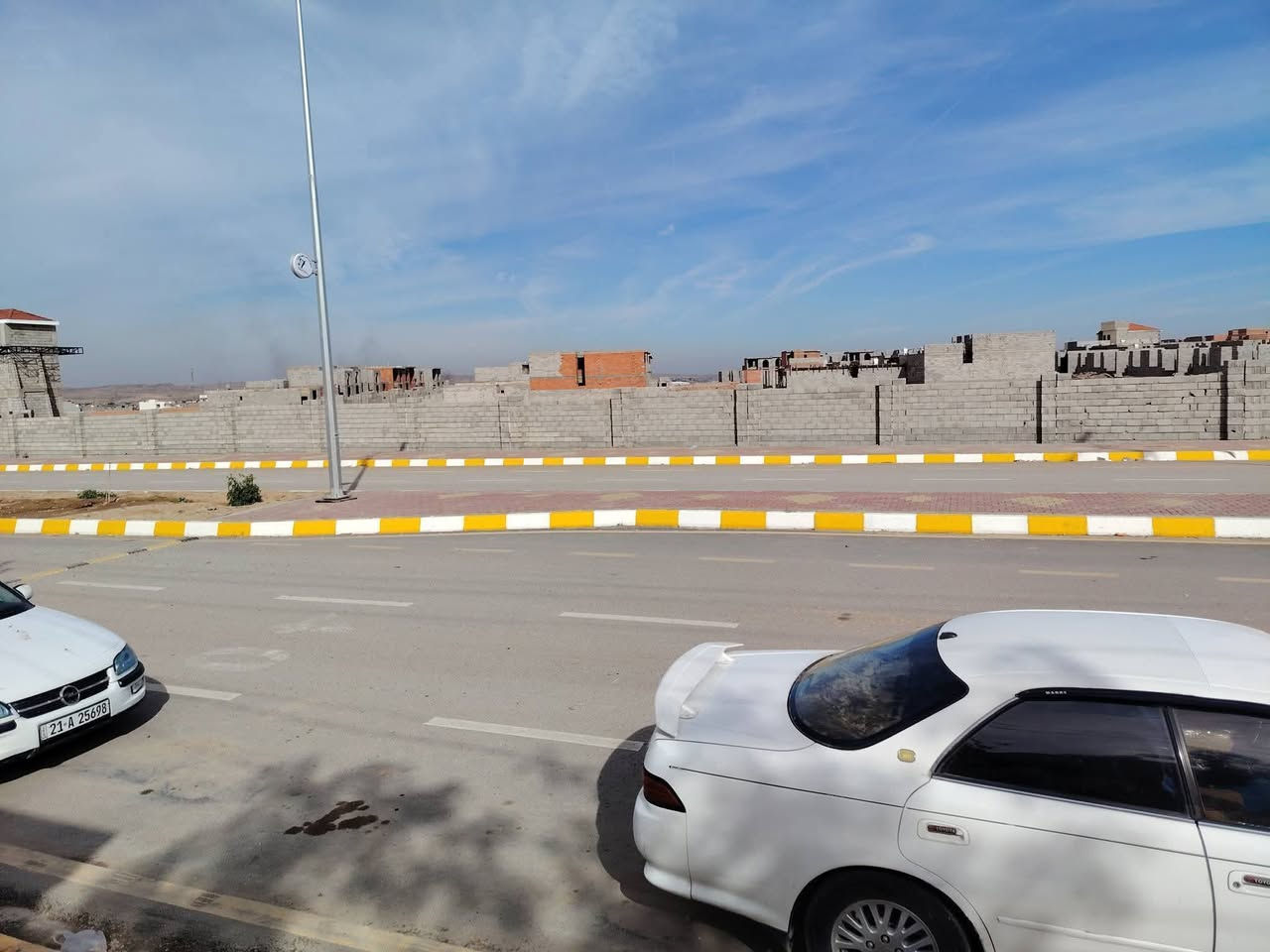 بسم الله الرحمن الرحيم
السلام عليكم ورحمة الله وبركاته
يعلن مكتب علي الصميدعي للاستثمار العقاري
عن توفر دار للبيع #طابو_صرف المساحة ١٦٨ متر مربع العرض ٦ متر الطول ٢٨ متر الموقع حي السلام مقابل مجمع اورانوس مباشرةً على السايدين الجديد بناء حديث طابقين يحتوي الطابق الأول على استقبال ٦ *٣ونص ومطبخ ومجمع درج هول داخلي ٥ × ٤ وغرفة نوم واحدة ٥ *٤ مع مناور عدد ٢ 
الطابق الثاني هيكل يحتوي اسقبال ومطبخ وصالة كبيرة ومنور  ومكان الصحيات ٠٠٠ علماً جميع ارضية الدار سيراميك وسقوف ثانوية والمنطقة تحتوي على كافة الخدمات ماء اسالة كهرباء تبليط اناره مجاري #السعر_المطلوب ( ١١٨ مليون بي مجال ) ٠٠٠ للاستفسار عن باقي التفاصيل الاتصال على الارقام التالية او مراسلة الصفحة :
📞 *********** متوفر واتس اب
📞 *********** متوفر واتس اب
او زيارة مكتب علي الصميدعي للعقار الكائن في ديالى ٠ جلولاء ٠ حي الشهداء ٠ مقابل اتحاد شباب جلولاء ٠ ودائرة التقاعد ٠
