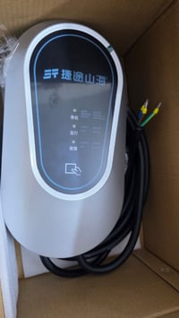 شاحن 32Aمع كرت اصلي جديد غير مستخدم رقم التواصل  07713857070