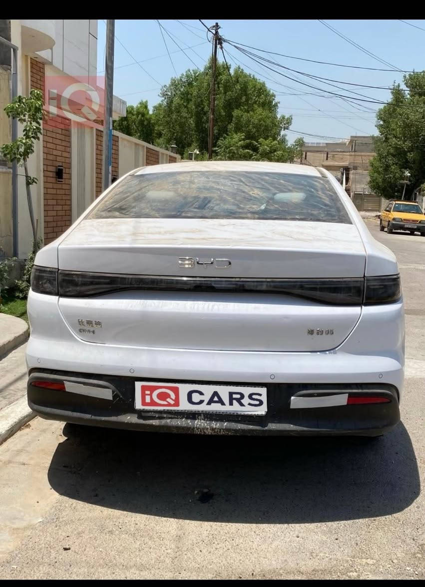 سيارة byd seal 5  
موديل 2025 
ماشية 4000 
السيارة ضررها كدامكم مثل الصور المحرك ما بي شي ما متأذي و الكير ما بي شي والبطاريه و الانفيرتر ما بي شي 
الدعامية موجوده مالته متضرره 
سياره رقم بغداد 
الموقع بغداد حي الجهاد 

ارقام التواصل ***********
***********
