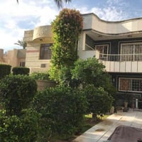 دار للبيع في حي الجامعة محلة٦٣٥مساحة ٢٧٠ واجهة ٨،٤ ونزال ٣٢ أربع غرف ن...