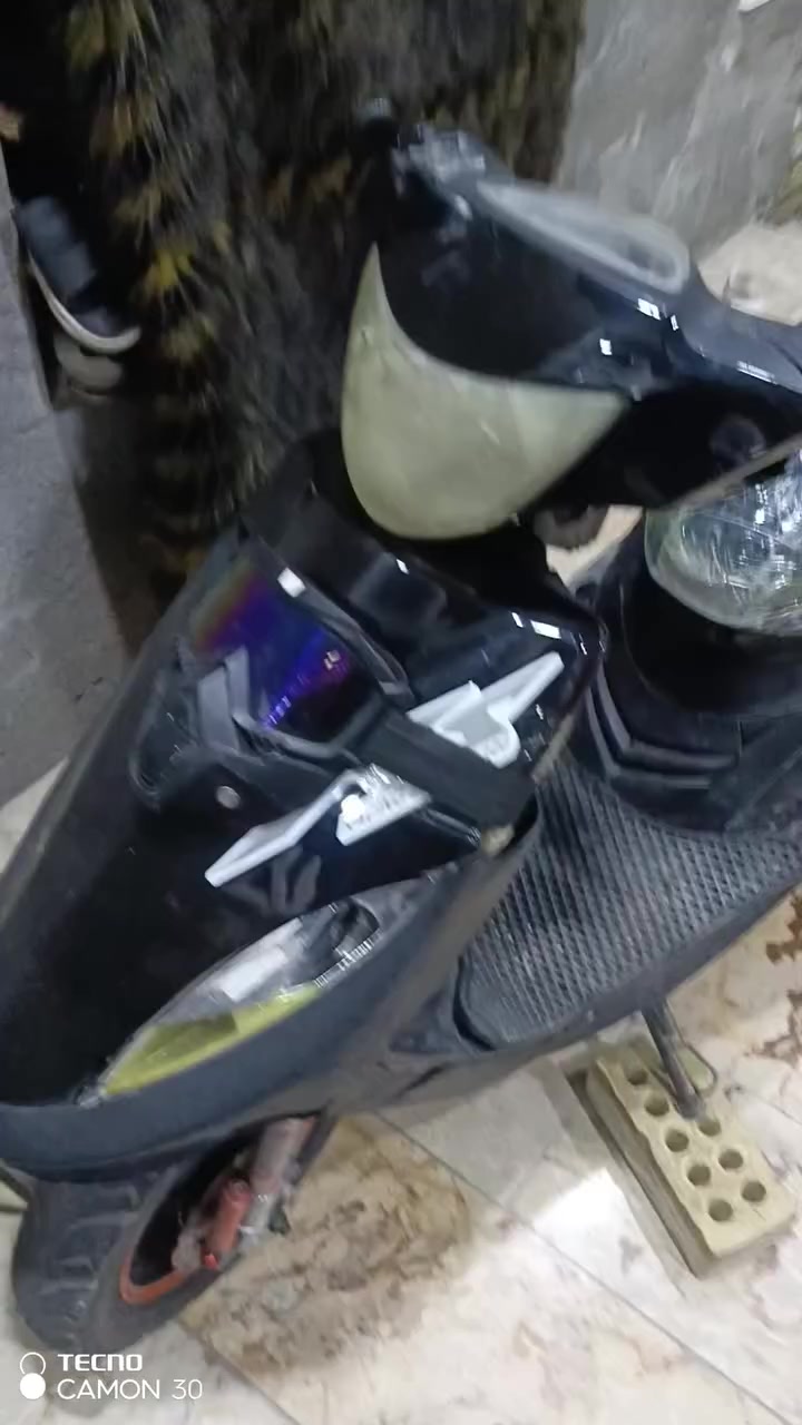 السلام عليكم دراجه ماكس عدله  سويت بيه حادث وبيه نواقص ماشه معوجه سعر 350 الي يريده بخدمته مكان بغداد مدينة الصدر ***********
