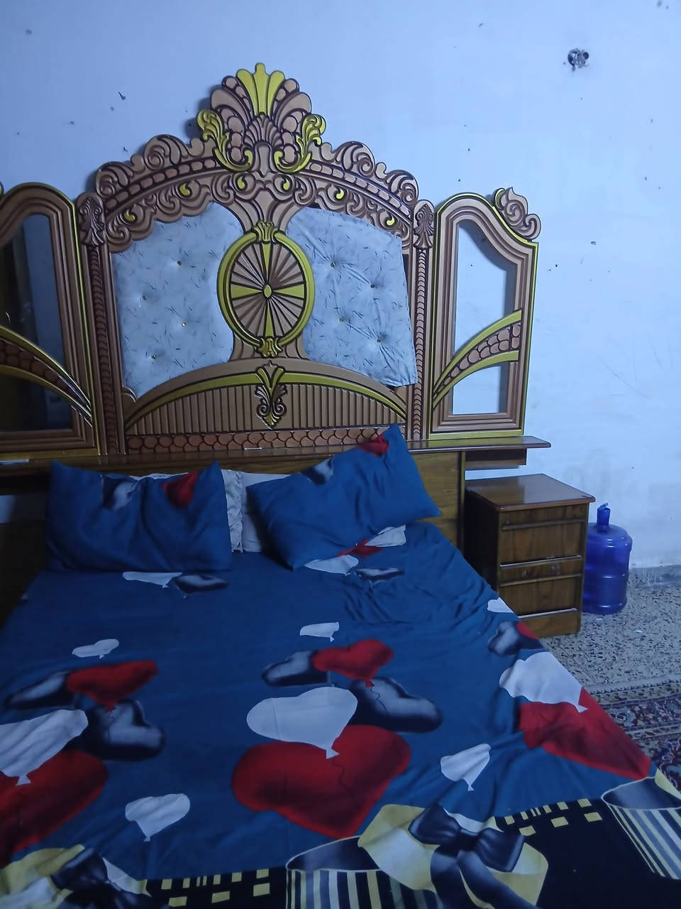 غرفه ست بوب غرفه كبيره الله شاهد اخذتها قبل سته اشهر بمليون رايتها ب 900 هذا رقمي ***********
