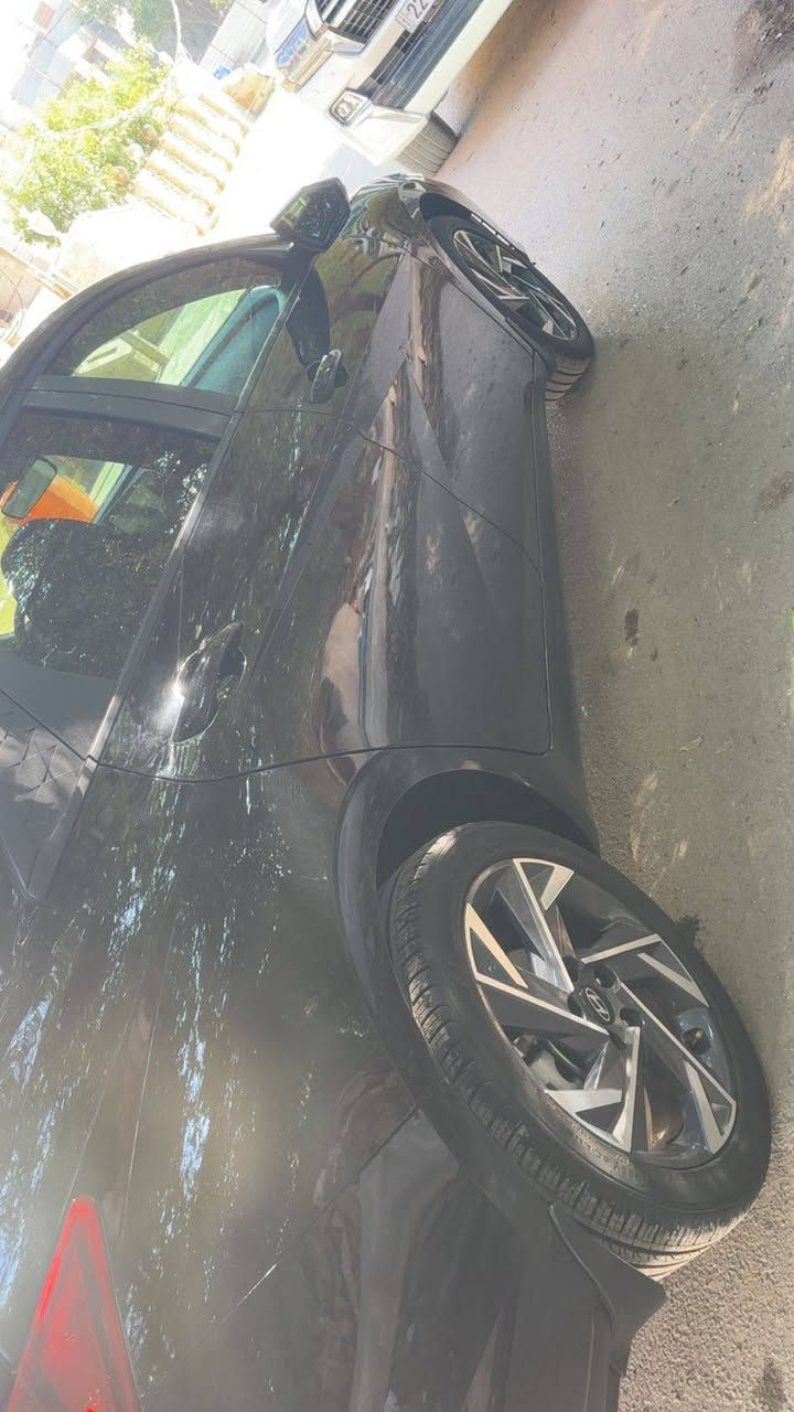 السلام عليكم الانترا موديل 25  الشكل الجديد   منفيست باسمي تحويل ثاني يوم ماشيه 2000 فقط حادثه موضح بالصور فقط بارد بنيد شبر وشويه من جاملغ بارد بدون دواخل ولا شي سياره بدون صبغ ولا تبديل مواصفات فول عده فتحه مواصفات بصمه ويل كب كبير رادارات امامي خلفي لايتات زنون تشغيل عن بعد جنطه ذكيه توقف ذاتي شاحن واير ليس باقي مواصفات معروفه مكان سياره بغداد السعر 148 وبيه مجال بسيط الاتصال على الرقم ***********
