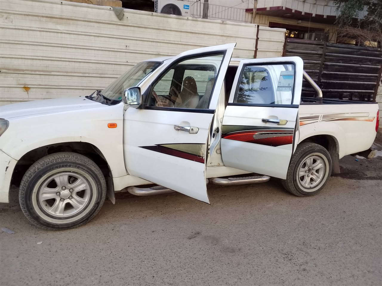 السلام عليكم سياره سكاي للبيع السعر 65 وبيها مجال بسيط الرقم ***********
