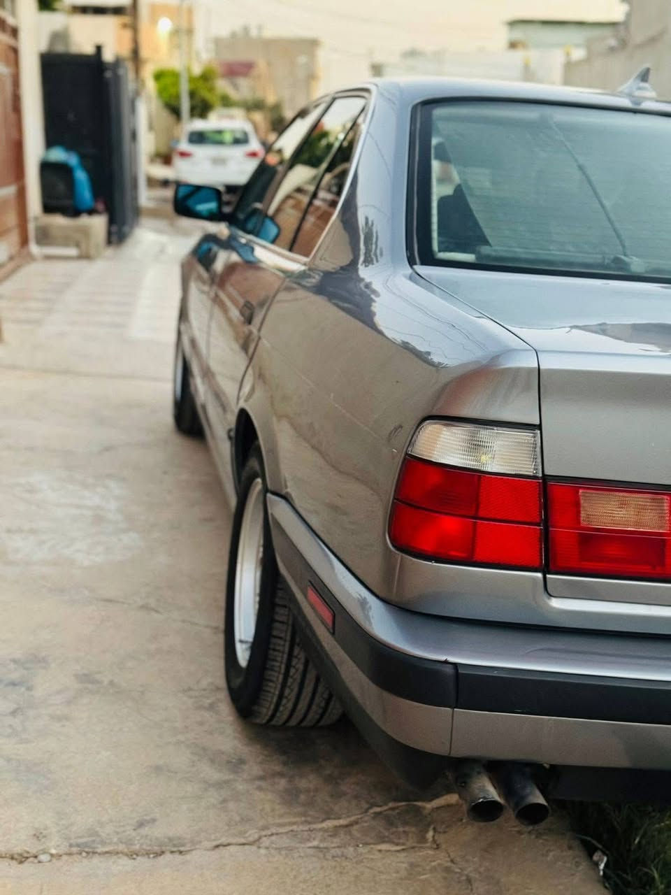 بي ام موديل93 سياره جديد ضرر خفیف كلها بلادي محرك 25كيرعادي بلادي تبريد دواخل جلد لوك رقم اربيل  شرط تحويل  بيها دفتر بنزين مكان ساره كركوك بيع فقط اتصل0771 38 95 135 السعر72 بي مجال قليل
