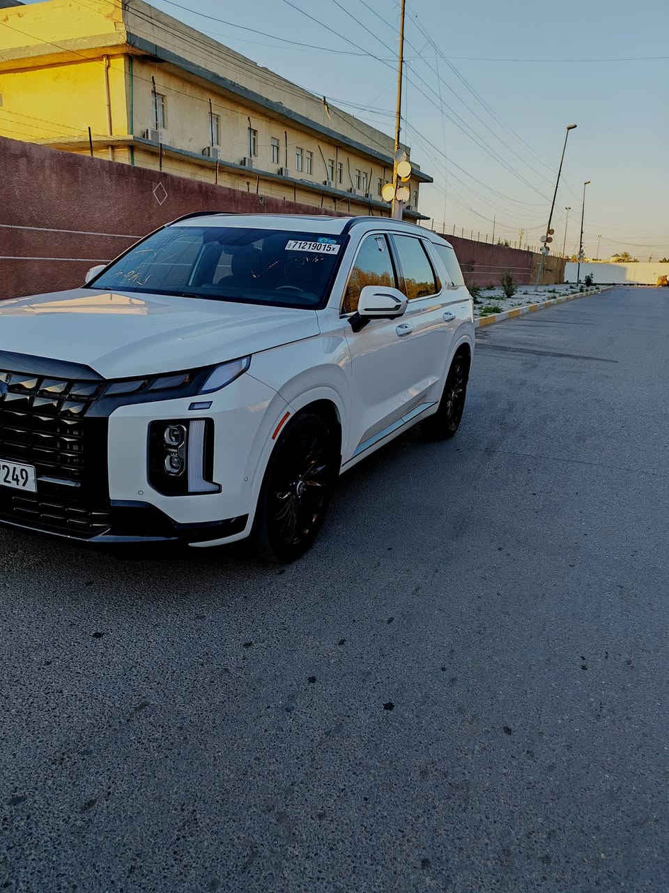 بلسايد گلگرافي 2024 فول اعلى مواصفات وارد امريكي قبل 10 ايام وصلت مرقم بغداد كامل ع وضع امريكا
ضربتها دعامية خلفية ومثل مموضح ب صوره
 لا تبديل ولا صبغ ولا بارد مملعوب بيها
السيارة جديدة بكل معنى الكلمة مكان السيارة بغداد
هاتف : *********** 

 ××× مواصفات السيارة  ×××
حجم المحرك : 3800 / 6 سلندر
عدد المقاعد 7 راكب 
فتحة سقف عدد (2) (بانورما)
سقف كنــــتارا
تتقدم وترجع بريمونت
شاشة عرض داتــــاشــــو
كيج الكــــتروني 
انــــارة دشبول وأبواب محيطيه متعددة الألوان 
بصمة ابواب
بصمة تشغيل 
تشغيل عن بعد (𝐑𝐄𝐌𝐎𝐓𝐄 𝐒𝐓𝐀𝐑𝐓)
قيادة ذاتية
شاحن هاتف لاسلكي
شاشة دشبول ديجيتال
سماعات هارمان كاردن عدد 16
عدد كاميرات 5 
كاميرا 360
كاميرا امامي
كاميرا جانبي
كامرة دشبول عند تشغيل الاشارة
كاميرا خلفي
شفتات استيرن
هاند بريك بصمة
اوتو بارك (𝐀𝐔𝐓𝐎 𝐏𝐀𝐑𝐊)
اوتو هولد (𝐀𝐔𝐓𝐎 𝐇𝐎𝐋𝐃)
اوتو ستارت (𝐀𝐔𝐓𝐎 𝐒𝐓𝐀𝐑𝐓)
اوتو ستوب (𝐀𝐔𝐓𝐎 𝐒𝐓𝐎𝐏)
رادار 360
رادار امامي (تحديد مسار)
رادار جانبي  (نقاط عمياء)
رادار خلفي (التحذير من الاصطدام)
حساسات 360
حساسات امامي
حساسات جانبي 
حساسات خلفي
نظام (𝐒𝐌𝐀𝐑𝐓)
نظام (𝐒𝐏𝐎𝐑𝐓)
نظام (𝐂𝐎𝐌𝐅𝐎𝐑)
نطام (𝐄𝐂𝐎)
كشنات (𝐕𝐢𝐩)
كشنات مساج
كشـنات جـلـد 
جميع كشنات كهربائي
كشنات خزن+ميموري 
كشنات تبريد امامي وخلفي
كشنات هيتر  امامي وخلفي
تحكمات استيرن
استيرن هيتر
تبريد لمس
تبريد مركزي 
صندوق شفط كهربائي 
لايتات (𝐋𝐄𝐃) لید عدسة زينون 
بكلايتات (𝐋𝐄𝐃) لید
ويــل كــروم اسود
وبعد بيها هواي مواصفات السياره فول للأخير
