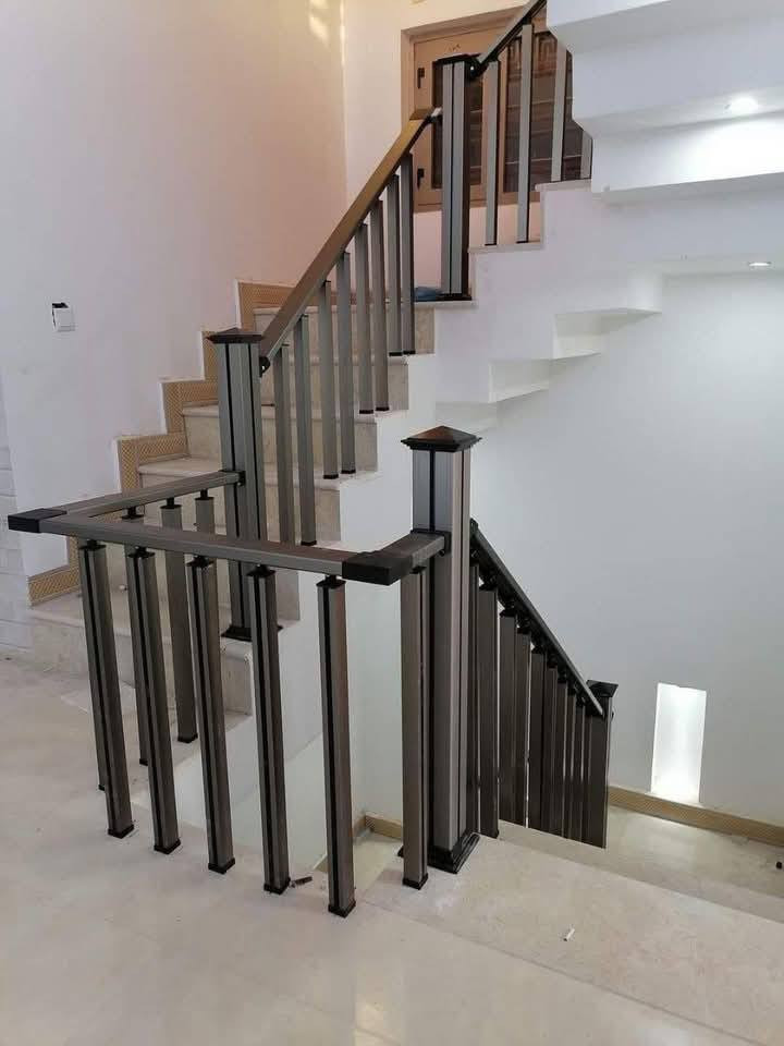 تخفيضات هائله لعمل المحجرات لامنيوم التركي بسعر مناسب جدا سعر المتر 35الف 4خطوط جميع الوان متوفره جميع نقشات عليهن تخفيض ومحجر عاج وجام سعربايه25الف جام ضدكسر تركي درجه اولى ضمان بلون وقوه10سنوات جميع مناطق البصره لاستفسار اتصل ***********
