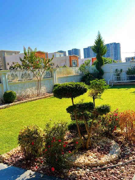 بيت للبيع في كنجان ستي 
مساحة 450 م 
يتكون من 5 غرف نوم 
استقبال و مطبخ و هول 
كراج وحديقة + مصبح 
*********** 
واتسال *********** أربيل
