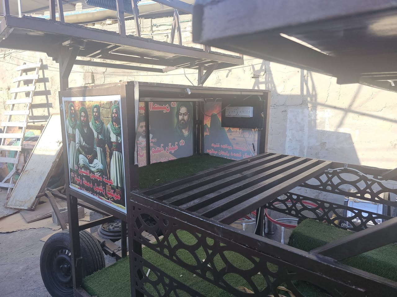 السلام عليكم جميعا عربانه موكب للبيع  تشيل 8 سماعات سعرها 900 وبيها مجال لخدام الحسين ع عنوان بغداد الكرخ منطقة المعالف  الاتصال على الرقم *********** 
او مراسله خاص وبخدمتكم
