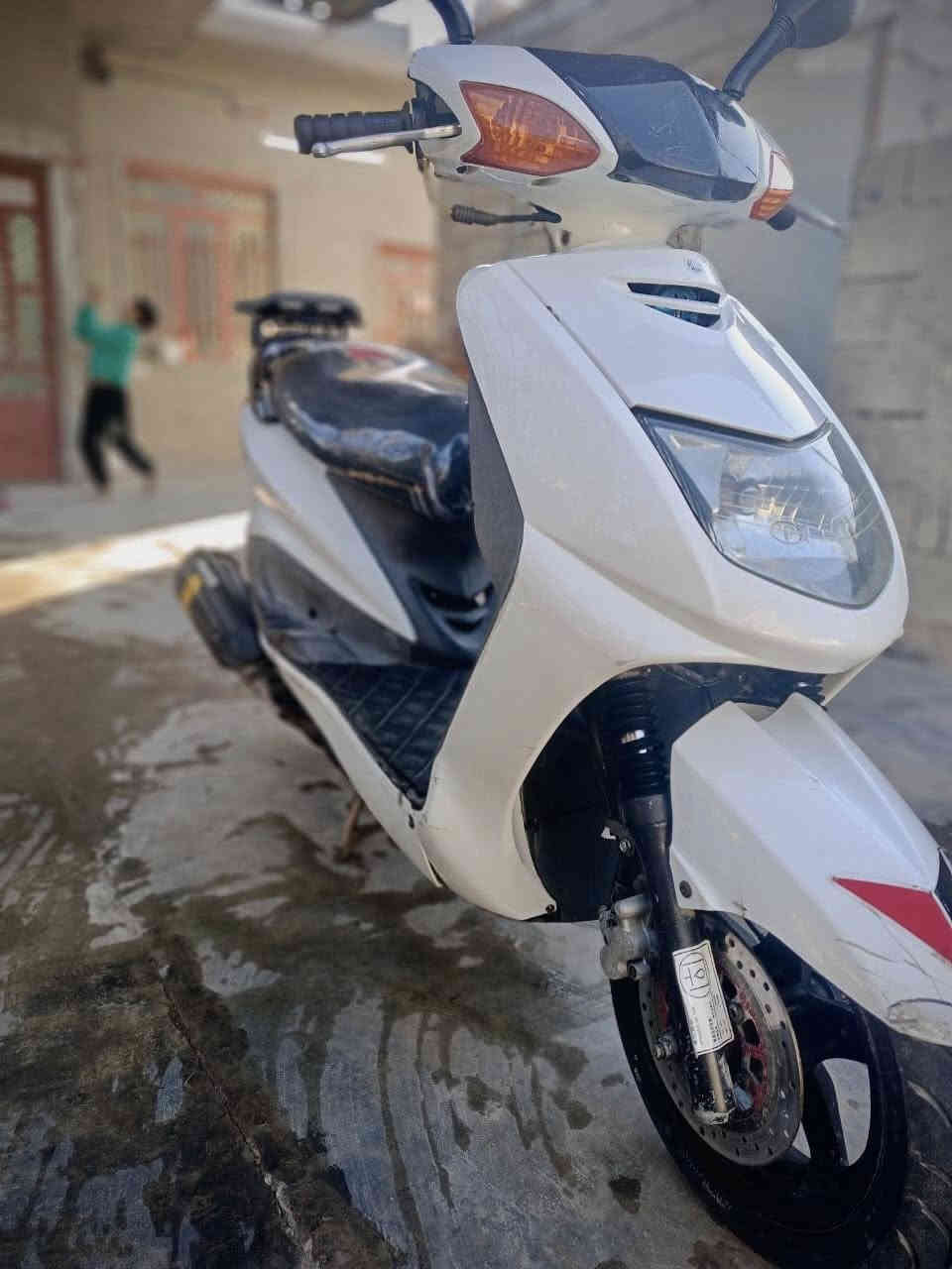 سلام عليكم .
دراجه سكنس نثيه  110 للبيع او مراوس
موجود اوراق منفيس ومدفوع كمرك يعني بس ترقم
 بعدها اخت الرمبه . ماشيه 20الف فقط.
كهربائيات كلها شغاله . نكره سلف بكل وقت 
لايت عالي ناصي اشاره يمنه يسره كلها شغاله
 
مكاني سامراء / القلعه . رقم ***********
