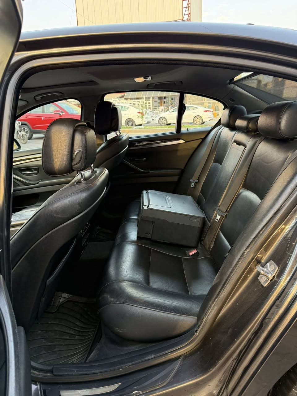 السلام عليكم 
للبيع بي ام 535i
2011
مكفولة كفالة عامة
بيها شبر بالجاملغ الامامي الايسر
***********
