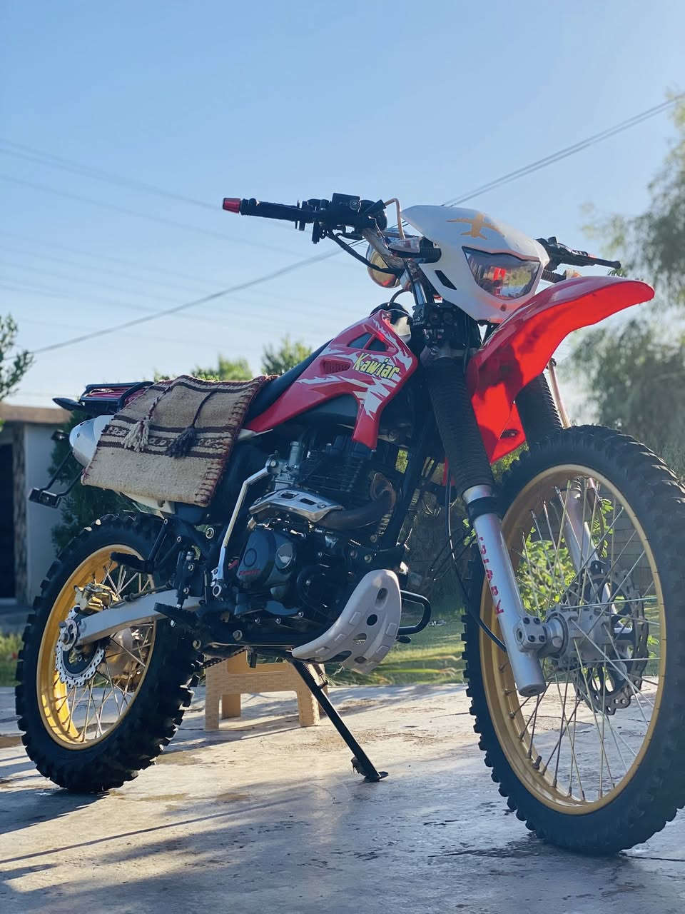 السلام عليكم قفاز موديل24 للبيع ما بيه اي نقص سعر واحد وميه او للمراوس بيراني رقمي للتواصل***********
