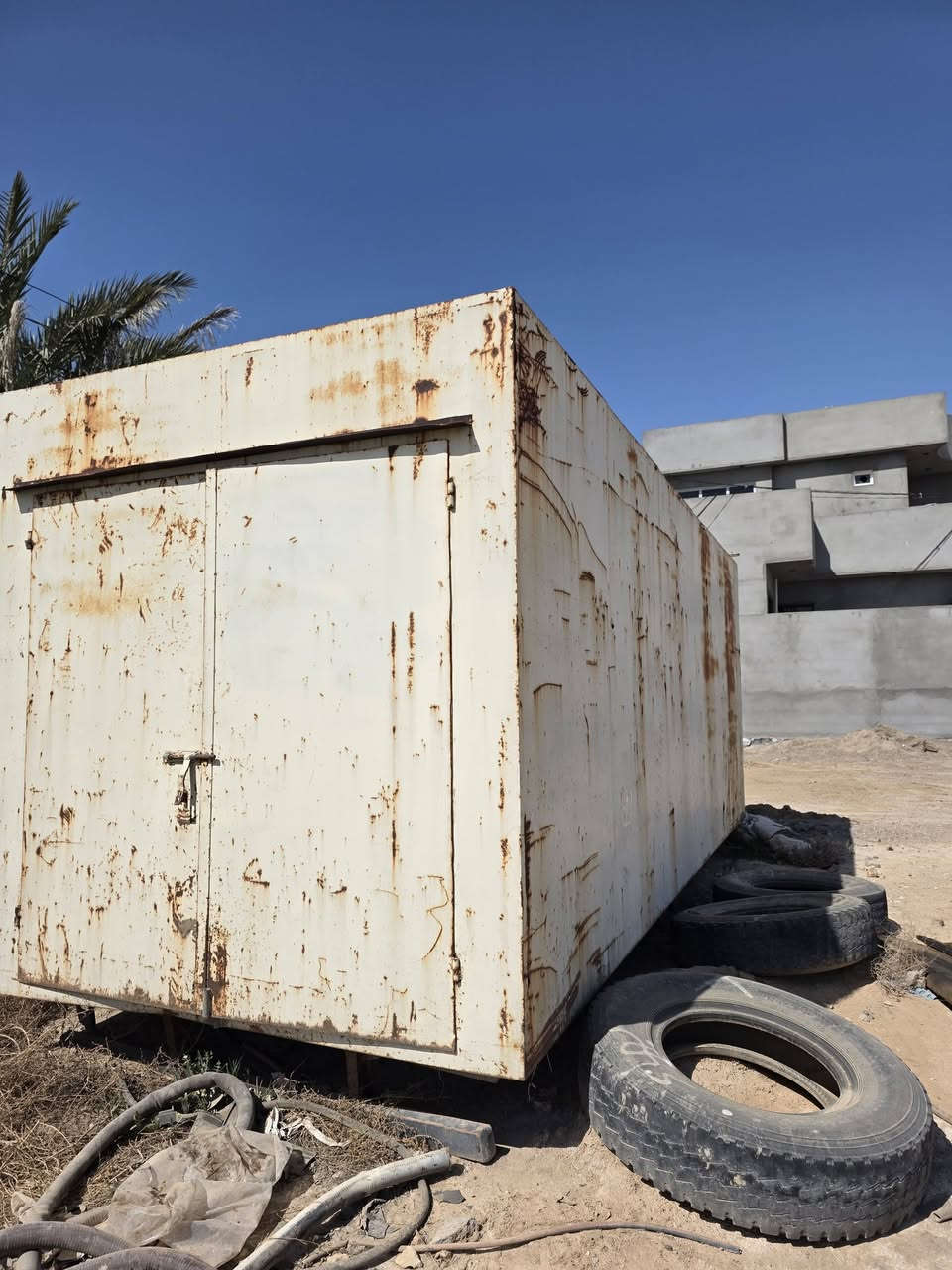 سلام عليكم  حاويه او كابينه البيع الاستفسار الوصال على الرقم هو***********
