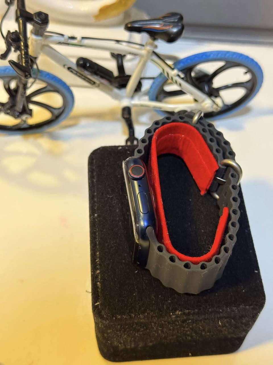 جيل 6 
حجم 44 
يدعم e_sim مو نسخة العادية 
بطارية 82
لون نيلي 
بدون حساب


**إذا كنت صاحب هذا الإعلان وتريد حذفه لأي سبب، رجاءا أرسل رسالة إلى الدعم الفني**