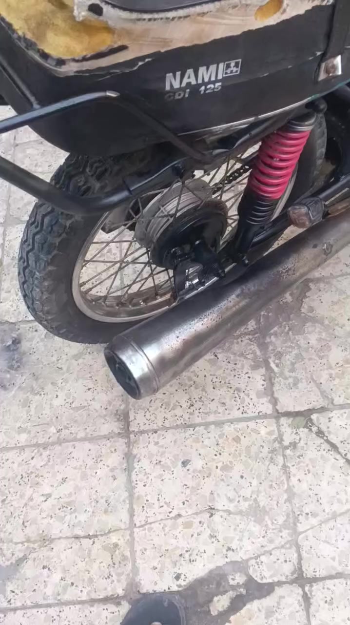 سلام عليكم دراجه ايراني نامه شلامجه . ادوات مكفوله من السرقه . الدراجه حلوه شلعه ومعدل مكينه تشك الكاع جديده . دبلات شغاله . السعر 350 وبيهه مجال . مكاني بصره . ***********
