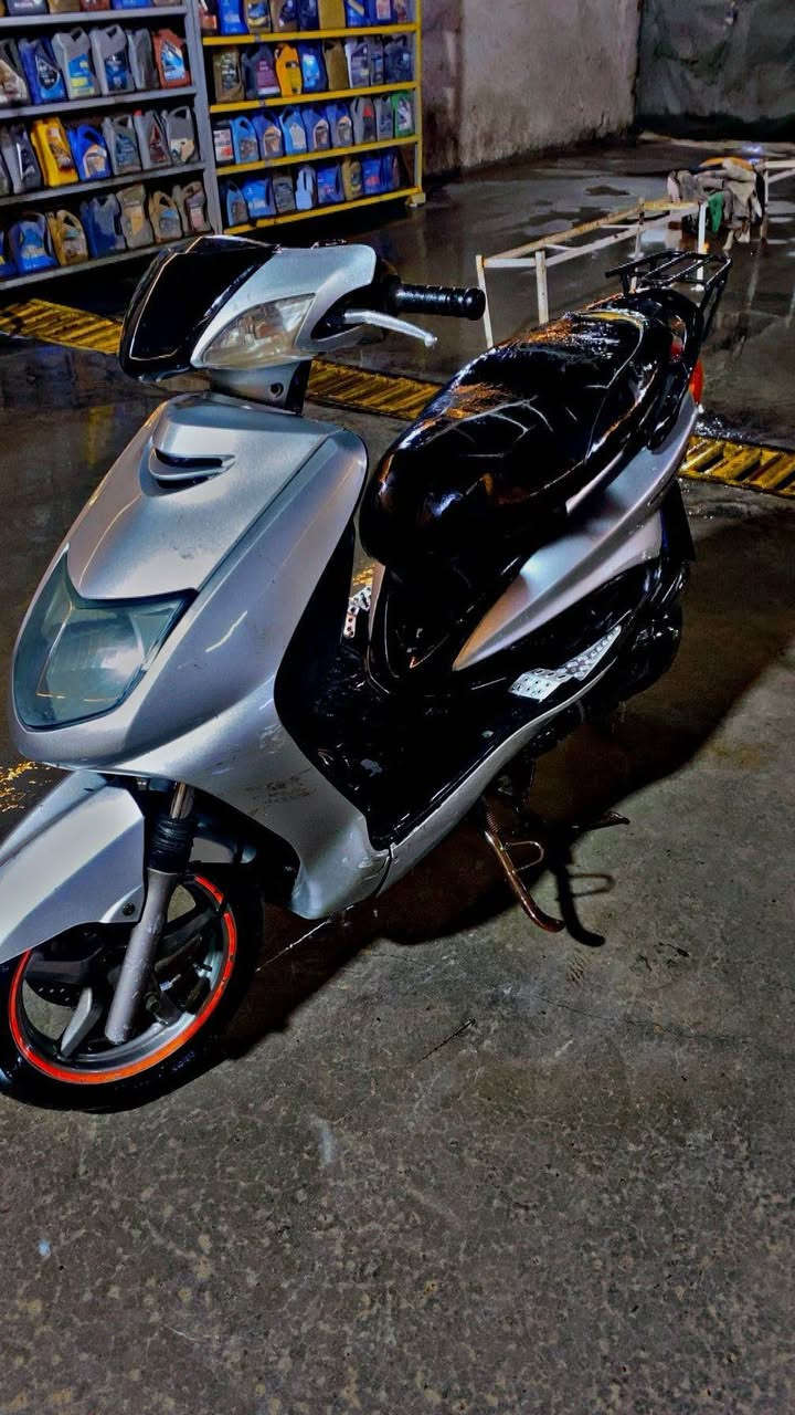 دراجه سكنس نثيه ١٤٠ نوزل دراجه نضيفه كامله مابيها أي نقص دراجه مرتبه وكاعده نكره سلف محرك نشط سعرها ٥٥٠ وبيها مجال شي قليل مكاني شارع ١٤ رمضان قرب مستشفى الطفل الرقم *********** بغداد, العراق
