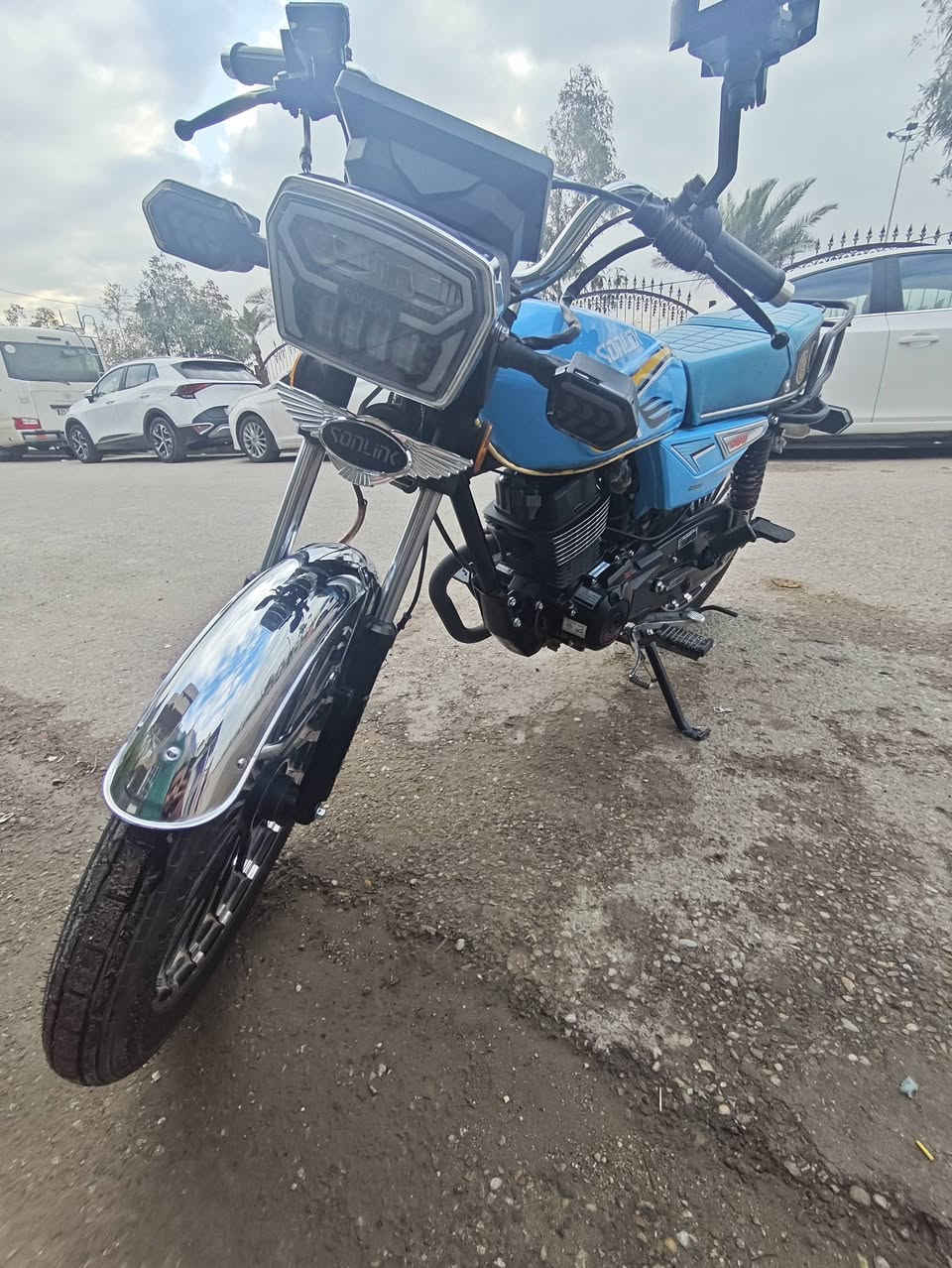 السلام عليكم سافاني موديل 25 محرك 200 ضاغطة وزنجيل يعني بدون رجة ماشية 3002 حالها حال الزيرو متروكة الدراجة استخدام شخصي فقط من البيت للكلية فقط مكفولة من الشخط يعني لا حادث ولا شي والدراجة بحالة الشركة حتى تاير ممبدل السعر 900 وبيها مجال مكاني بغداد الحرية ***********
