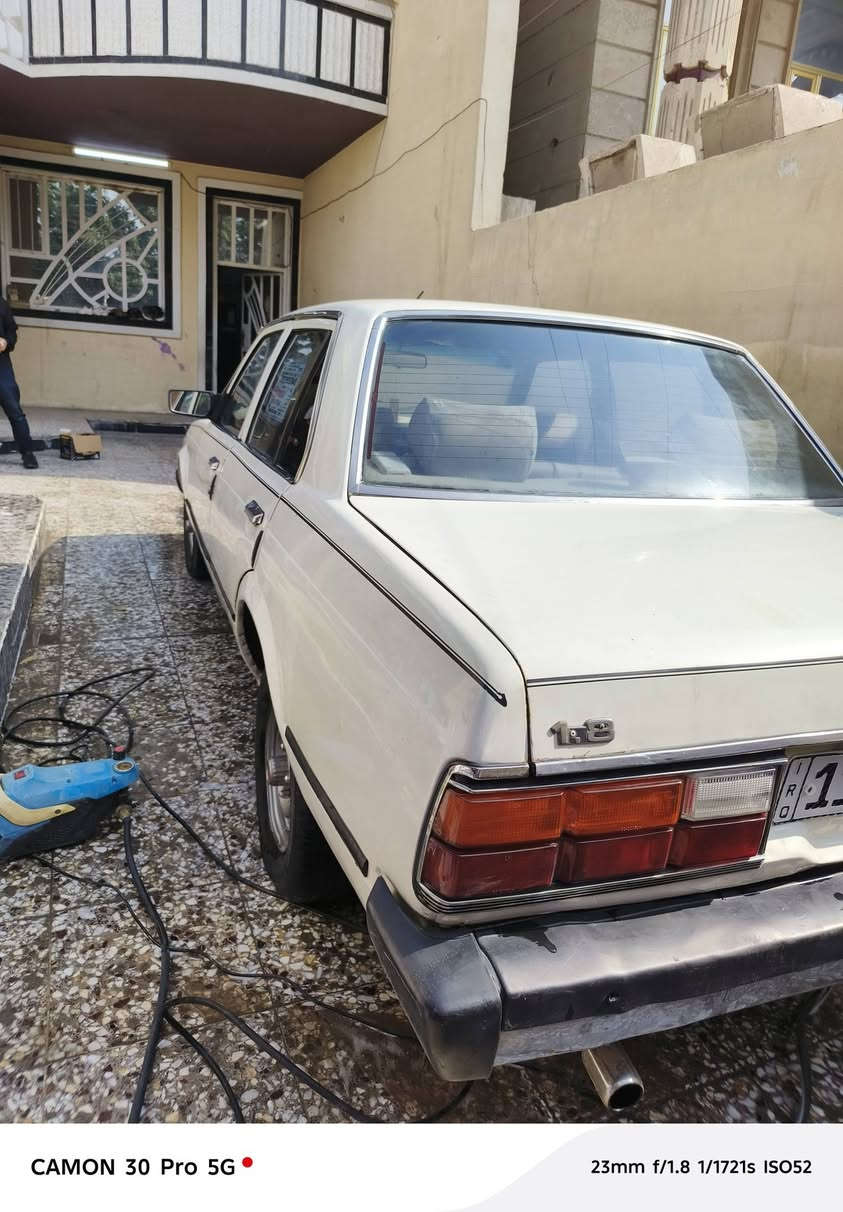 كرونة ١٩٨١ بأسمي ٥٢ بيها مجال الرقم الجديد انكليزي تبريد شغال السياره اي نقص مابيها! للاستفسار اتصال ع الرقم ***********
