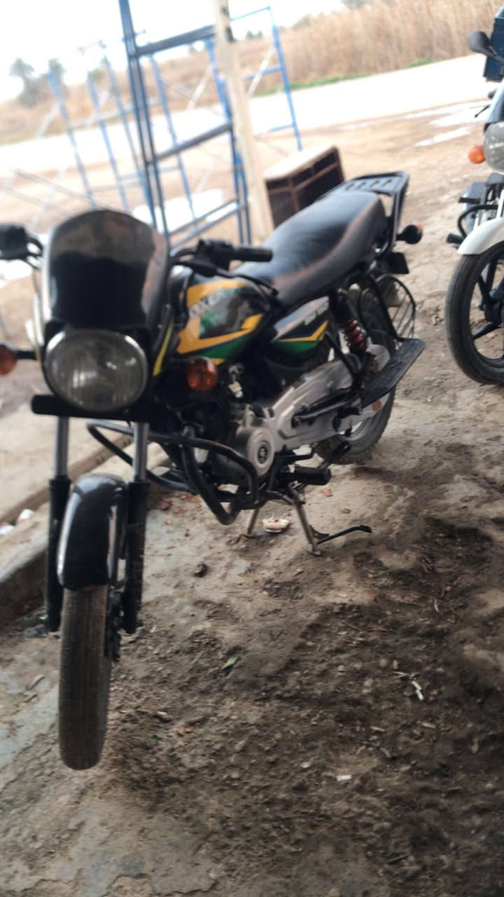 سلام عليكم دراجه بوكسر موديل ٢٣دراجه خير من الله كفاله عامه من لويل لل ويل بكاني ديالي خالص سعر واحد ٢٥٠لا يوجد خاص لتصال فقط ***********
