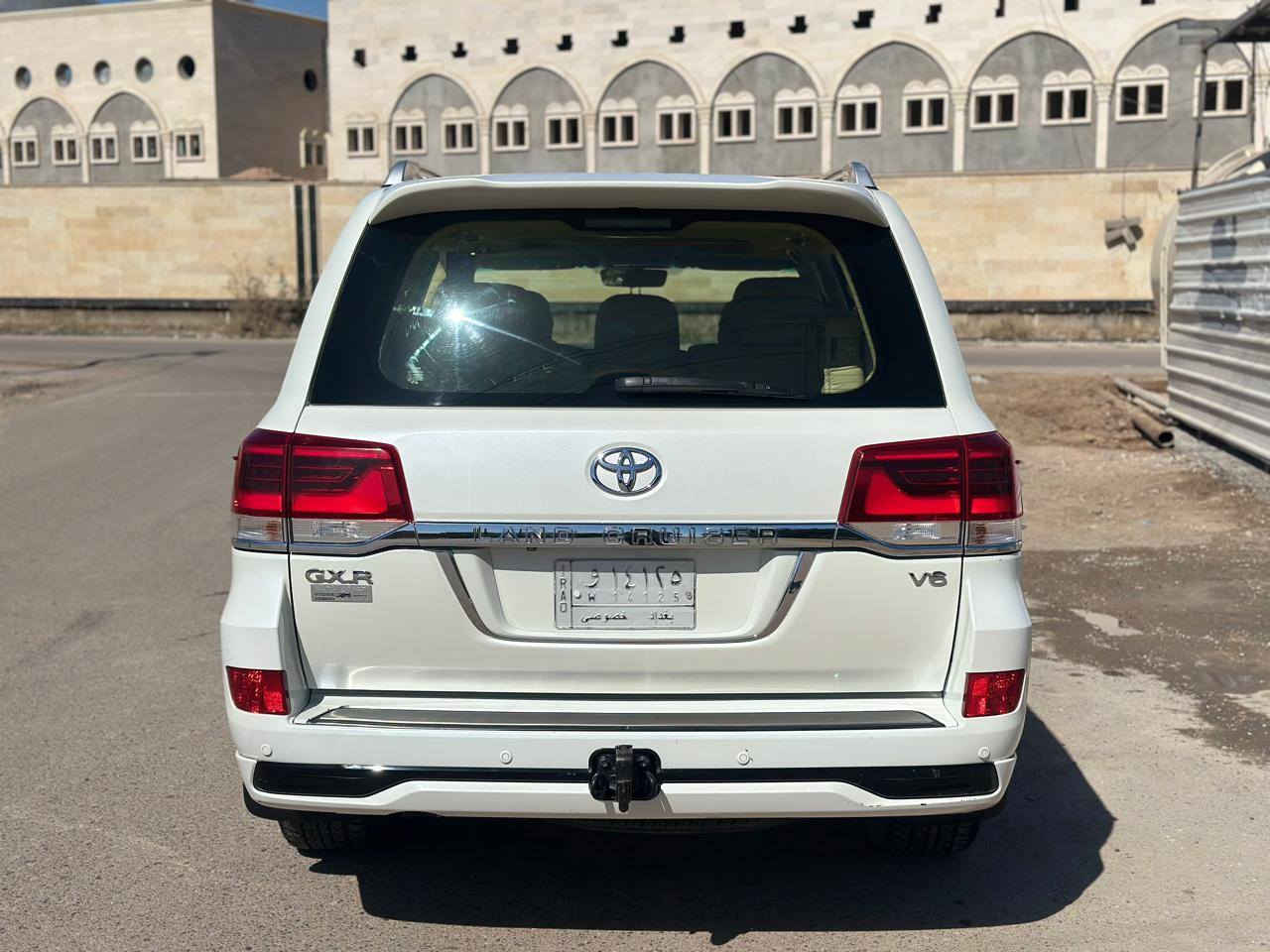 من رخصة الادمن ....   للبيع نقدا 🌳🌳🌳🌳🌳🌳🌳🌳
سيارة تويوتا لاندكروز خليجي فول مواصفات (( وايت ايدشن )) موديل ٢٠١٦ رقم بغداد الماني بأسمي  تحويل مباشر   مكفولة  عدا التكمة الخلفية اليسرى مصبوغه على كدها اثر خباثة وجديدة جدا بمعنى الكلمة وجاهزة من كلشي  وعالفحص ومكان السيارة بالفلوجة والسعر ٤٢٠بيها مجال بسيط ورقة والجاد بالشراء يتفضل يتصل عالارقام  ***********      وبالخير مقدما عالياخذها 🌳🌳🌳🌳🌳🌳🌳
الاتصال حصرا عالرقم الموجود لاني مكلف بالنشر
المواصفات ...
١- فتحة سلايد بالقماره
٢-محرك ستة سلندر
٣-حساس امامي خلفي 
٤-كامره خلفي بلادي
٥-ثمانية (٨) ايرباكات 
٦- زنون بلادي 
٧-كراسي جلد اصلي
٨-كراسي الامامية كهربائيه عدد (٢)
٩- تشغيل عن بعد اصل بلادي 
١٠- لدات امامي وخلفي
١١-زراك لايت 
١٢-تحكمات فول ستيرن 
١٣-نظام زحف 
١٤-مري جانبي كهربائي (شفط)***
١٥-تبريد ٣ قطع ثلج
١٦- داخل بيجي
١٧- لدات امامي وخلفي
