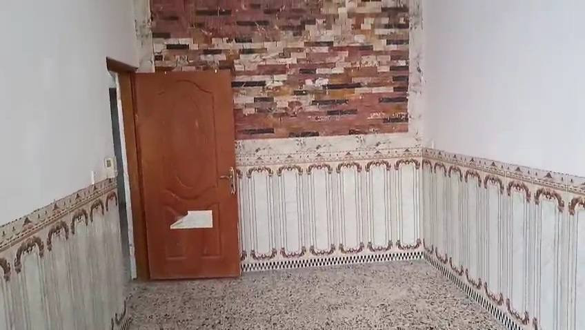 بيت البيع // مساحه ٧٥ بيت جاهز يحتوي على ستقبال وغرفه وطبخ وصاله وصحيات خارجيه وصحيتات داخليه عنوان خلف مدينه الزائرين 
اتصال على رقم تليفون ***********
