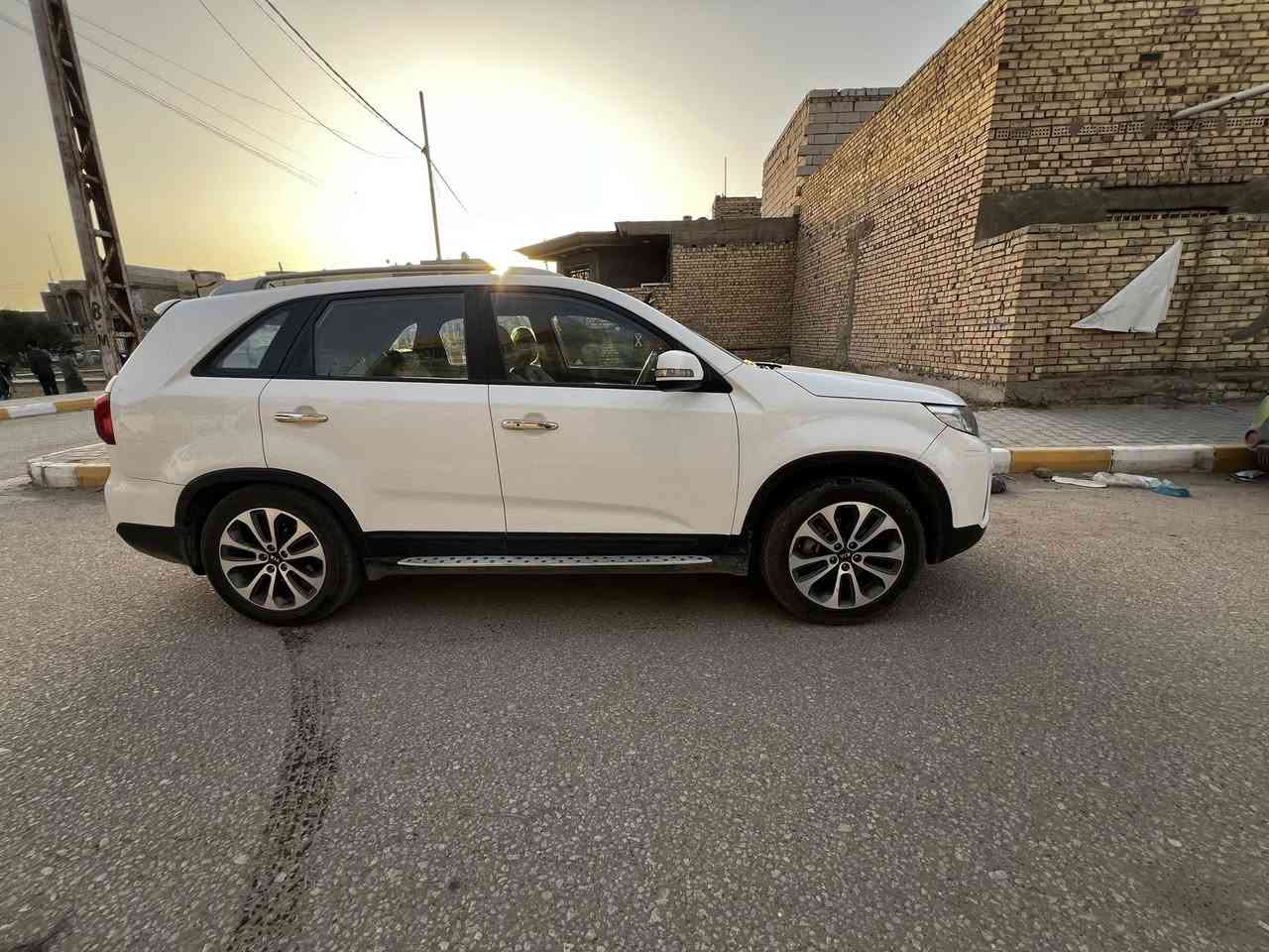 السلام عليكم سيارة سورنتو موديل 2015 نص فول رقم سليمانية باسمي مكفولة محرك 2400 مفتوح العنوان الديوانية السعر 175 ومجال بسيط 
الاستفسار الاتصال ***********
