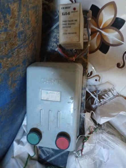 السلام عليكم ورحمه الله وبركاته يوجد ماطور كهربائي 15حصان +خنزيره ضاغطه +ستارتر +صونده ام الربعه 14متر +سيت ولف +قاعدة  / بس توكل على الله وتشقل/ للاتصال زين *********** اسيا *********** مكان البوعجيل  السعر 650الف وبي مجال قليل
