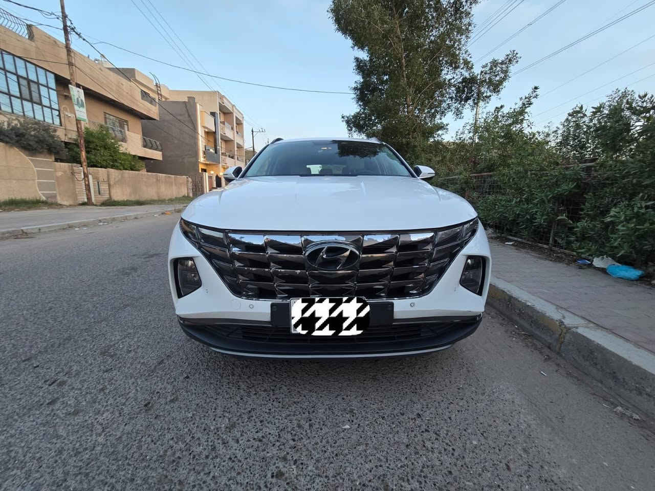 سلام عليكم 
توسان 2022 خليجي رقم بغداد 
فول موصفات عدا الفتحه محرك 2000 دووورش
بصمه تشغل وتشغيل عن بعد وبصمه ابواب وشاشه كبيره كار بلي وشاشه اعطال كامره خلفيه ثلاث وضعيات قياده ايكو وسبورت وعتيادي مع منحدرات سايد بريك دكمه كشنات جلد وكهرباء شحن واير ليس قطعتين تبريد مع منفذ يو اس بي مري شفط واشاير بالمري حساسات موصفاتها هواي السونار بالمنشور السعر 185
لاتصال *********** العنوان بغداد الدورة
