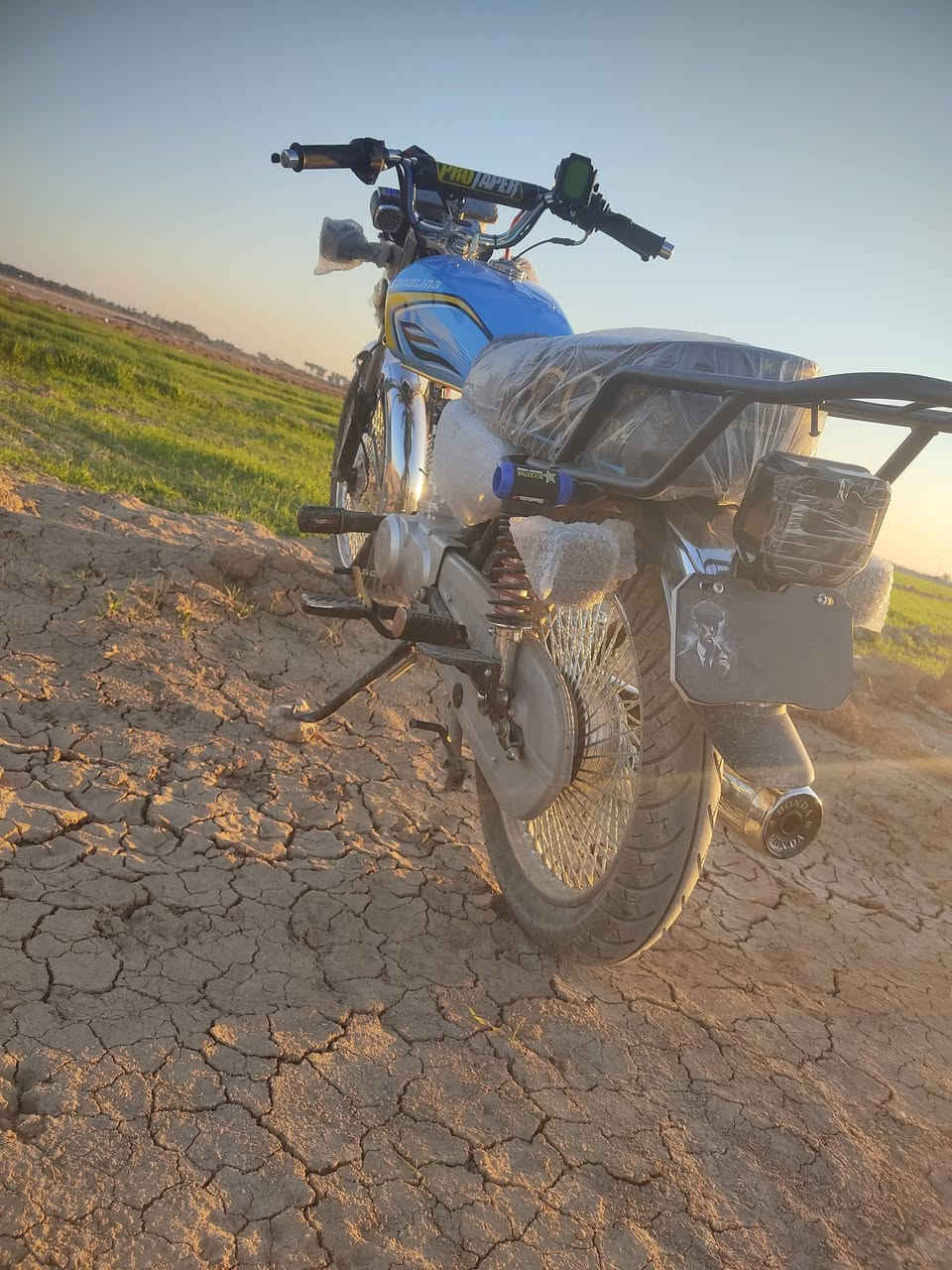 سلام عليك
دراجه موديل 2026 سولنك اوراق مكاتبه تحويل عادي 
دراجه صارلهه عشر ايام فقط للبيع ويه غراضهه تاير جلاتين اصلي 
سعر 825 
***********
متواجد فيس بوك واتساب
